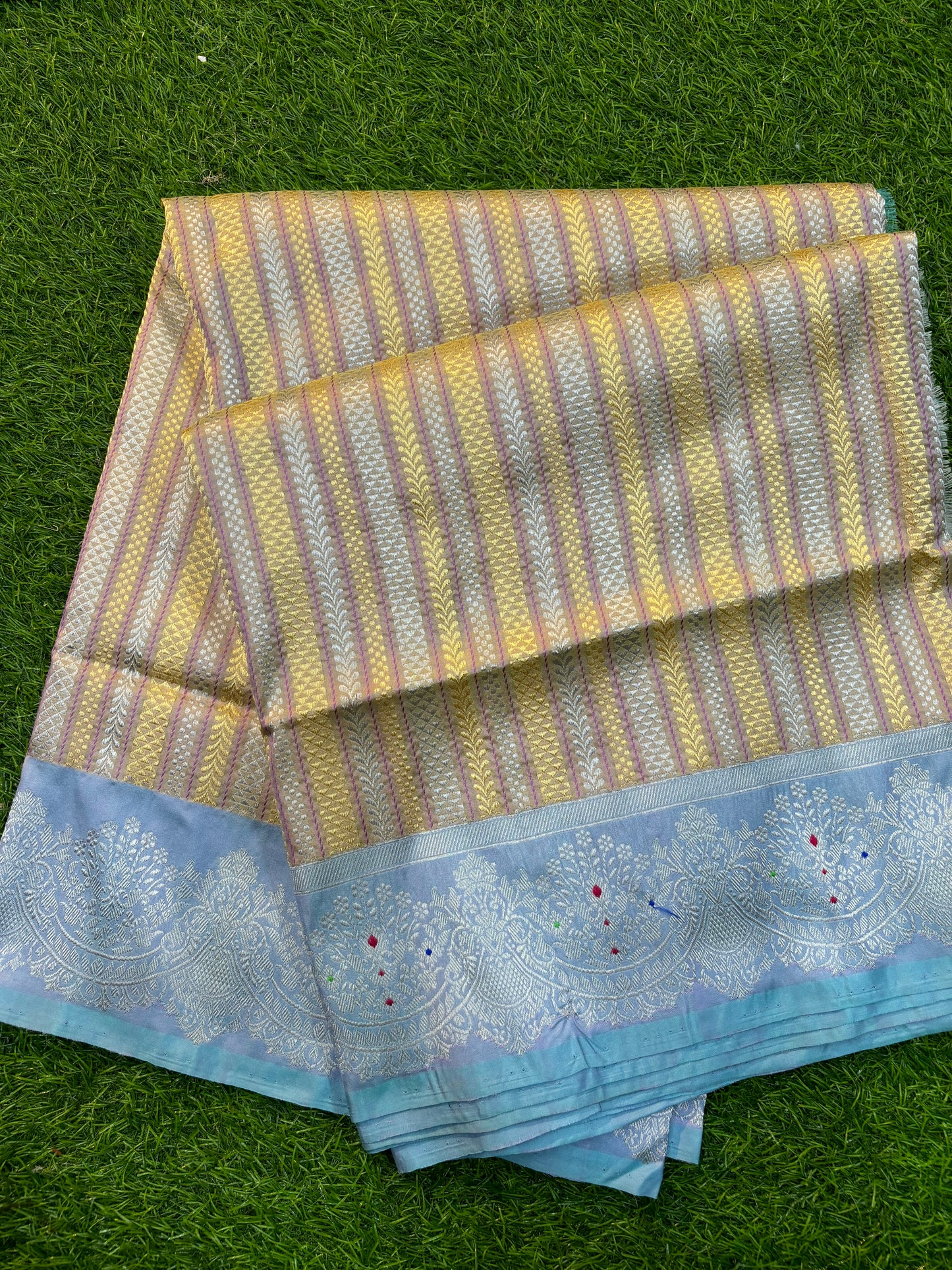 Light Mehendi Green Pure Katan Strips With Scollops Border Banarasi Handloom Saree - Rungkaat