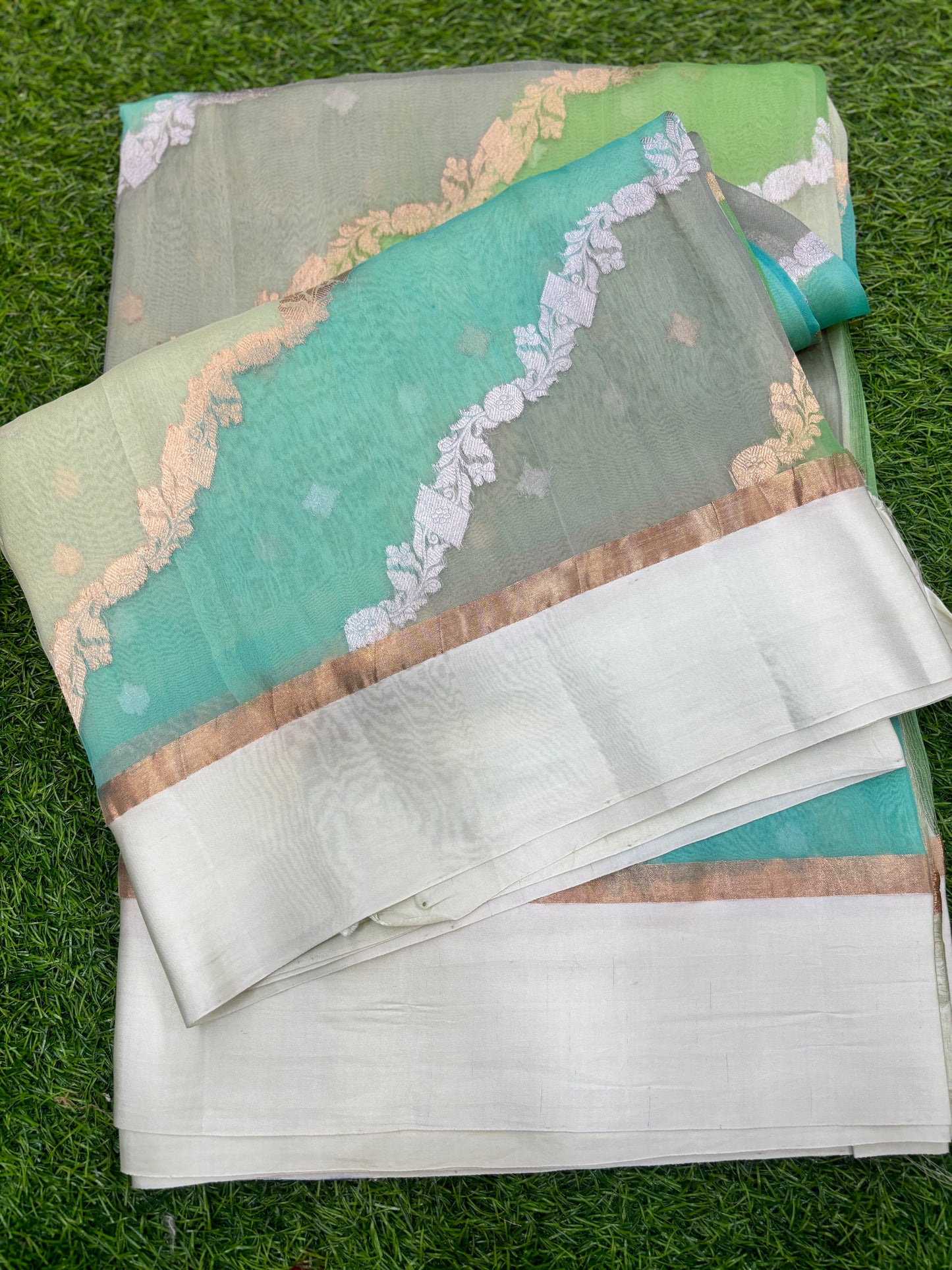 Powder Blue Pure Kora Katan Rungkaat Banarasi Handloom Saree - Rungkaat