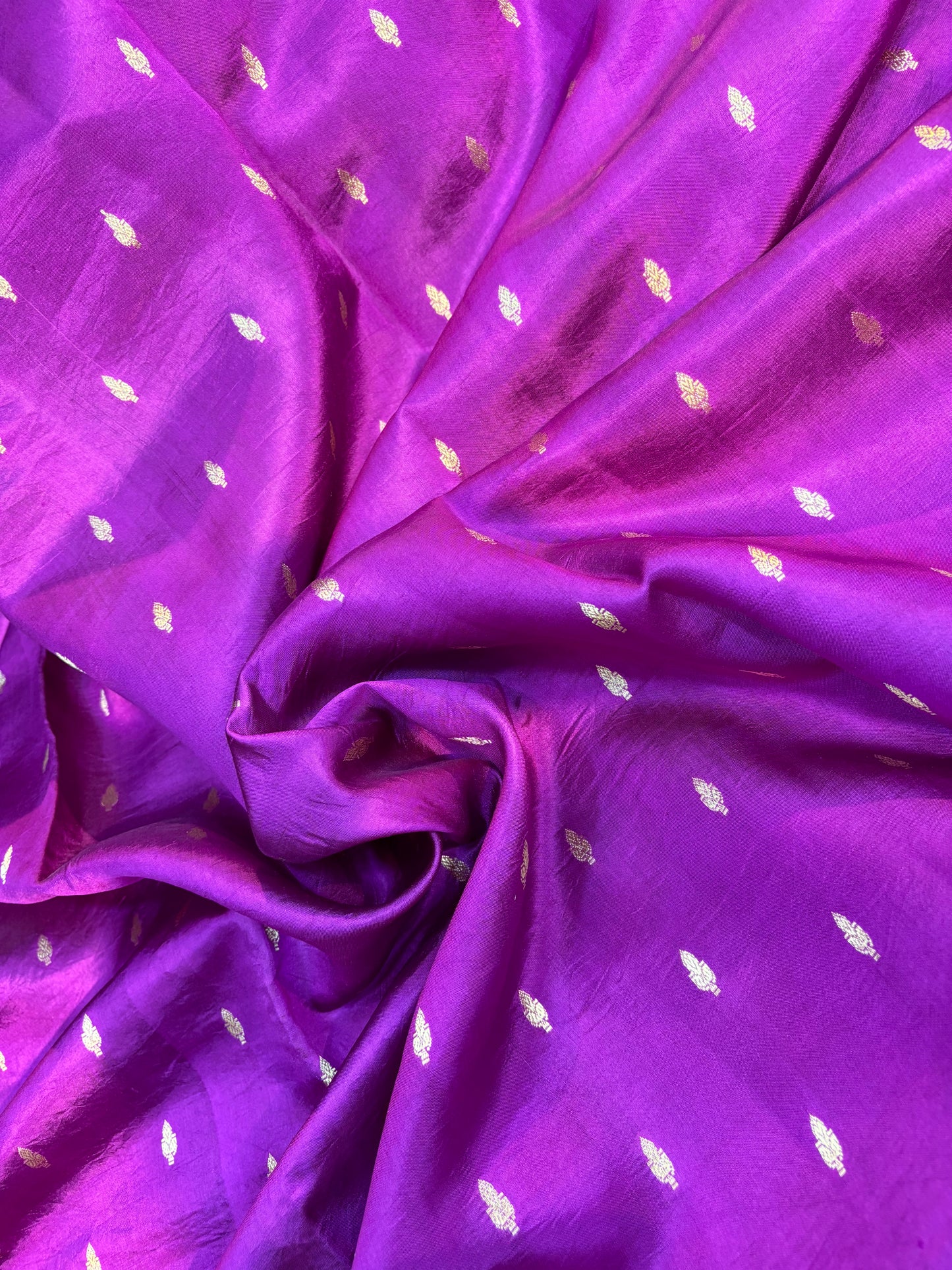 Dark Rani Pink Shade Pure Raw Mango Banarasi Handloom saree - Rungkaat