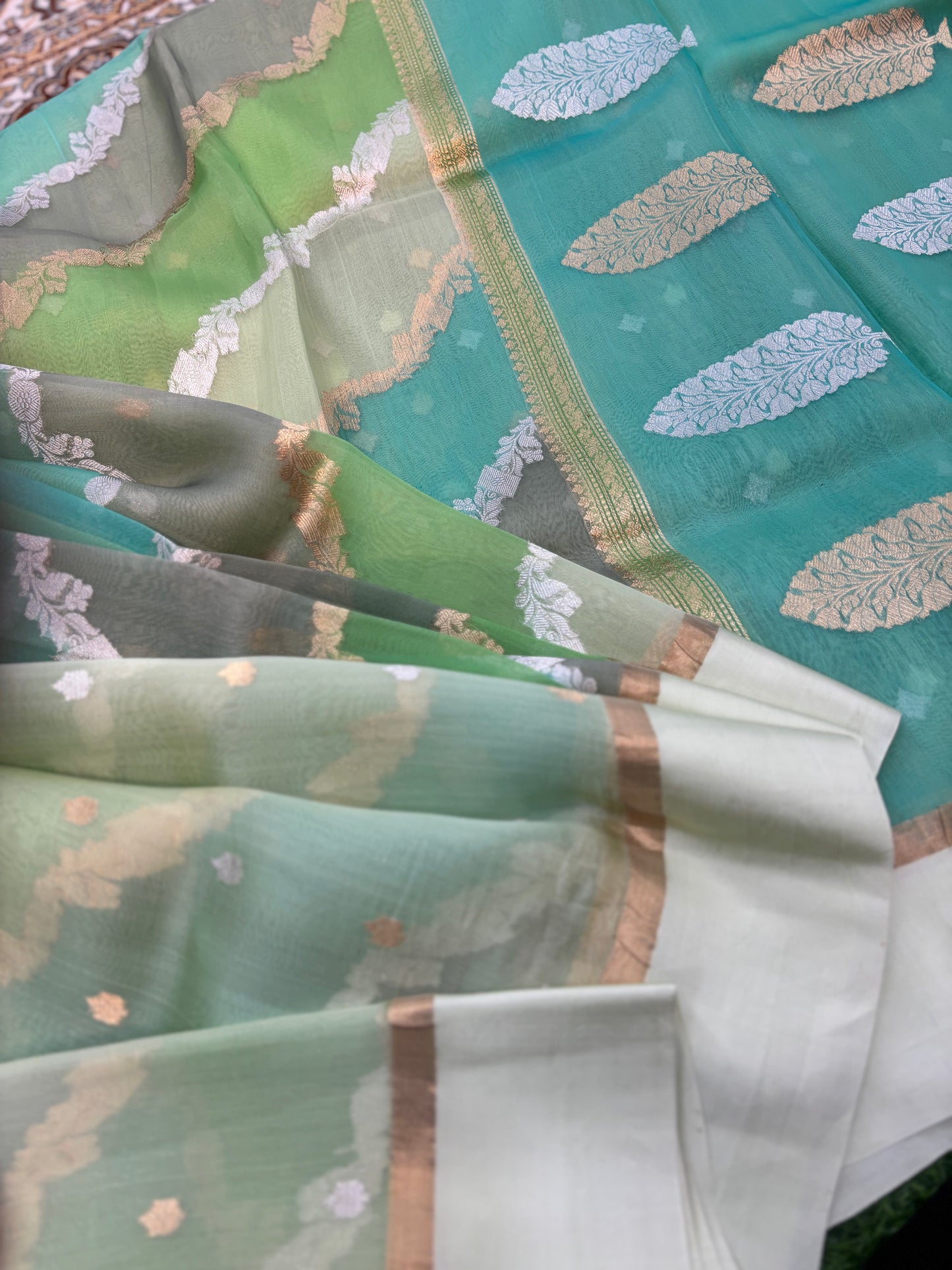 Powder Blue Pure Kora Katan Rungkaat Banarasi Handloom Saree - Rungkaat
