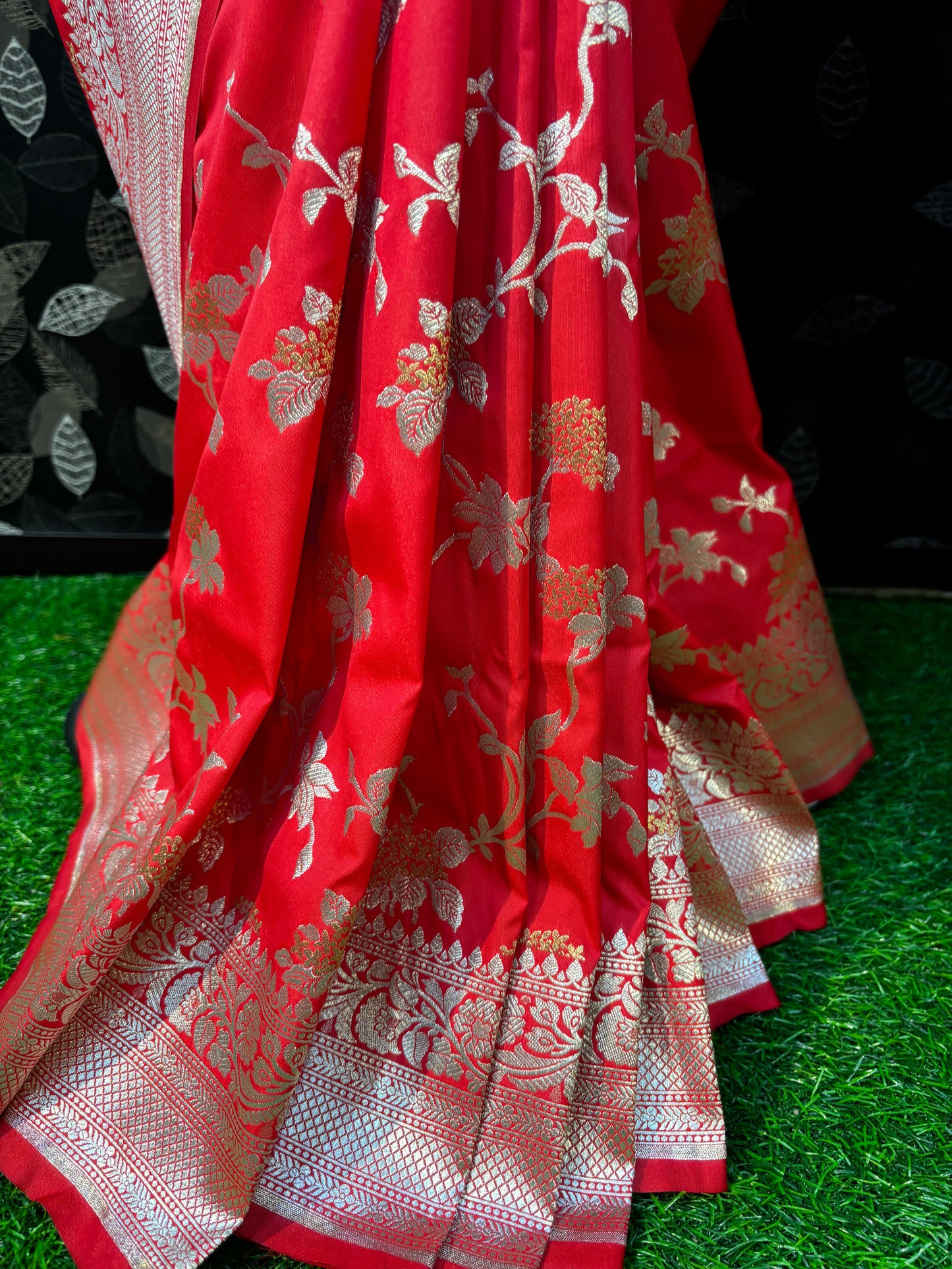 Red Semi Katan Banarasi Handloom Saree - Rungkaat