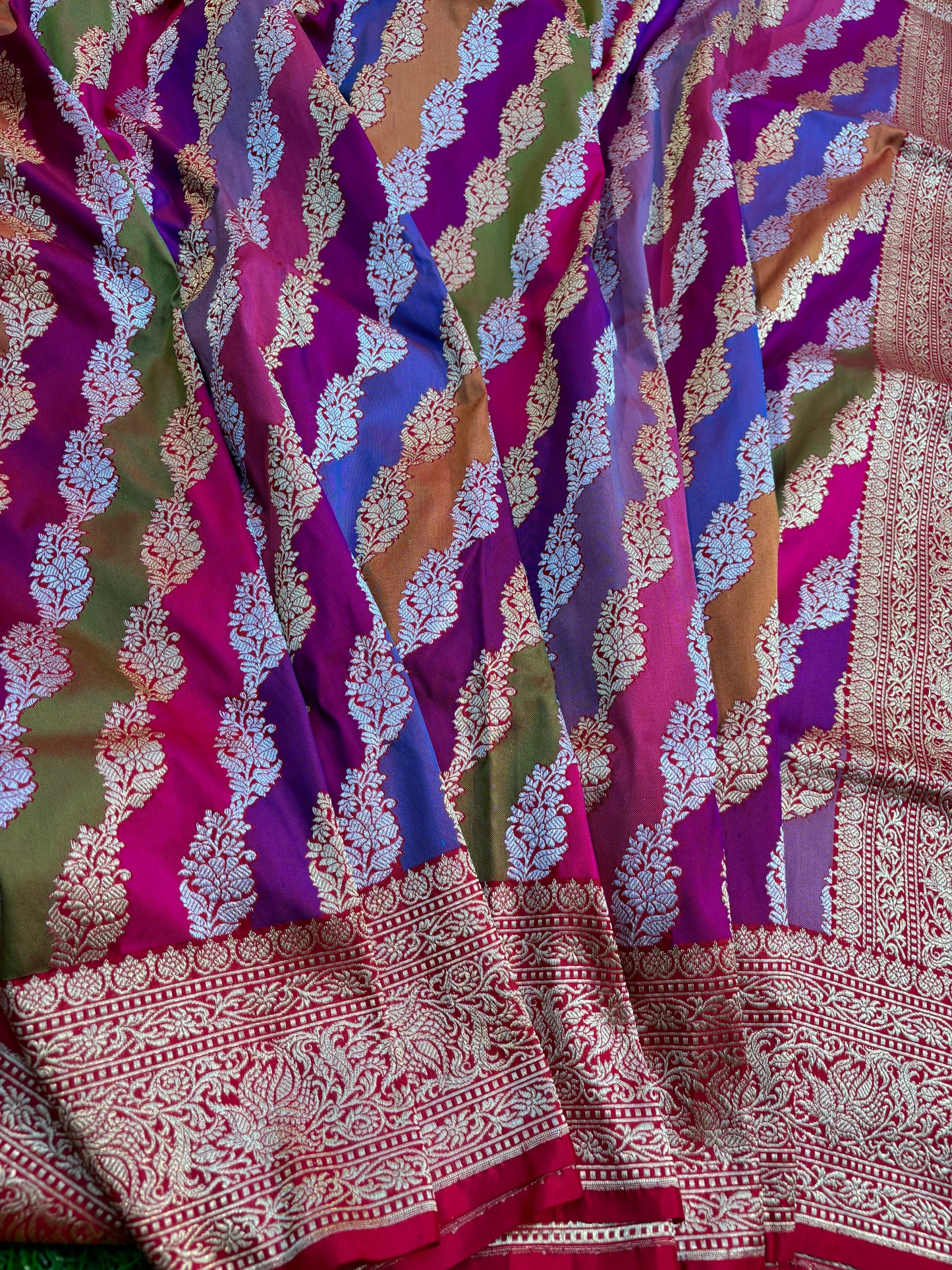 Rungkaat Katan Kadhiyal Banarasi Handloom Saree