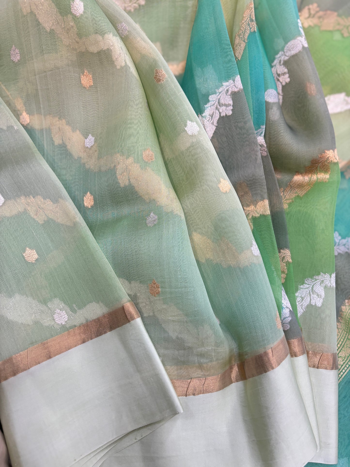 Powder Blue Pure Kora Katan Rungkaat Banarasi Handloom Saree - Rungkaat
