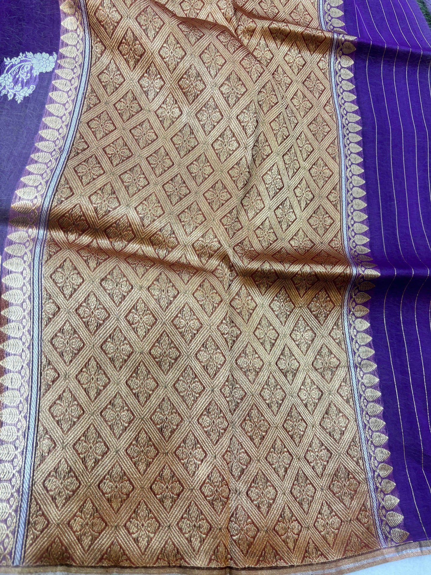 Banarasi saree pallu with beige diamond pattern panel, blue edge border, and gold zari