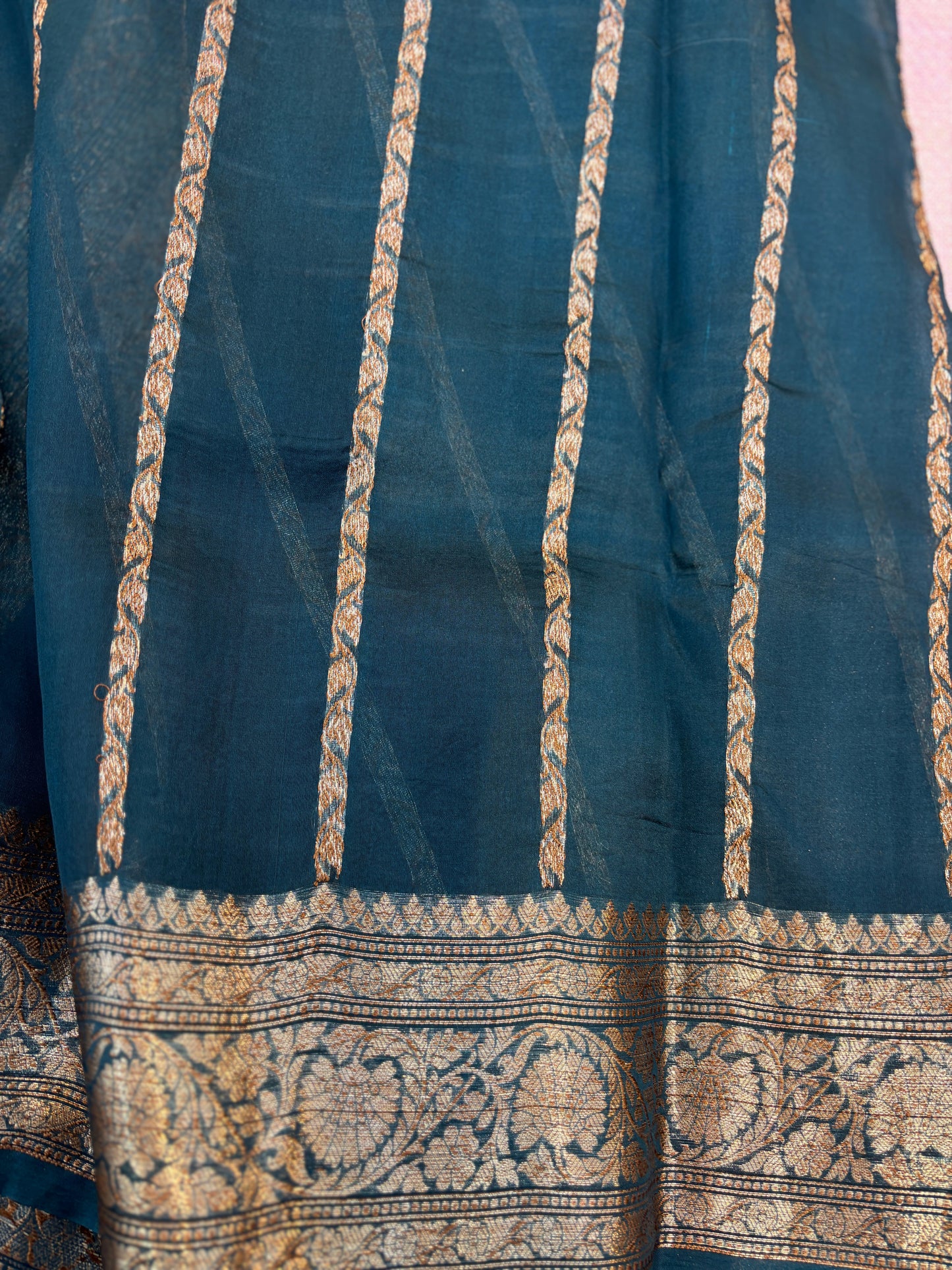 Pure Kora Antique Zari Banarasi Handloom SareeĀ