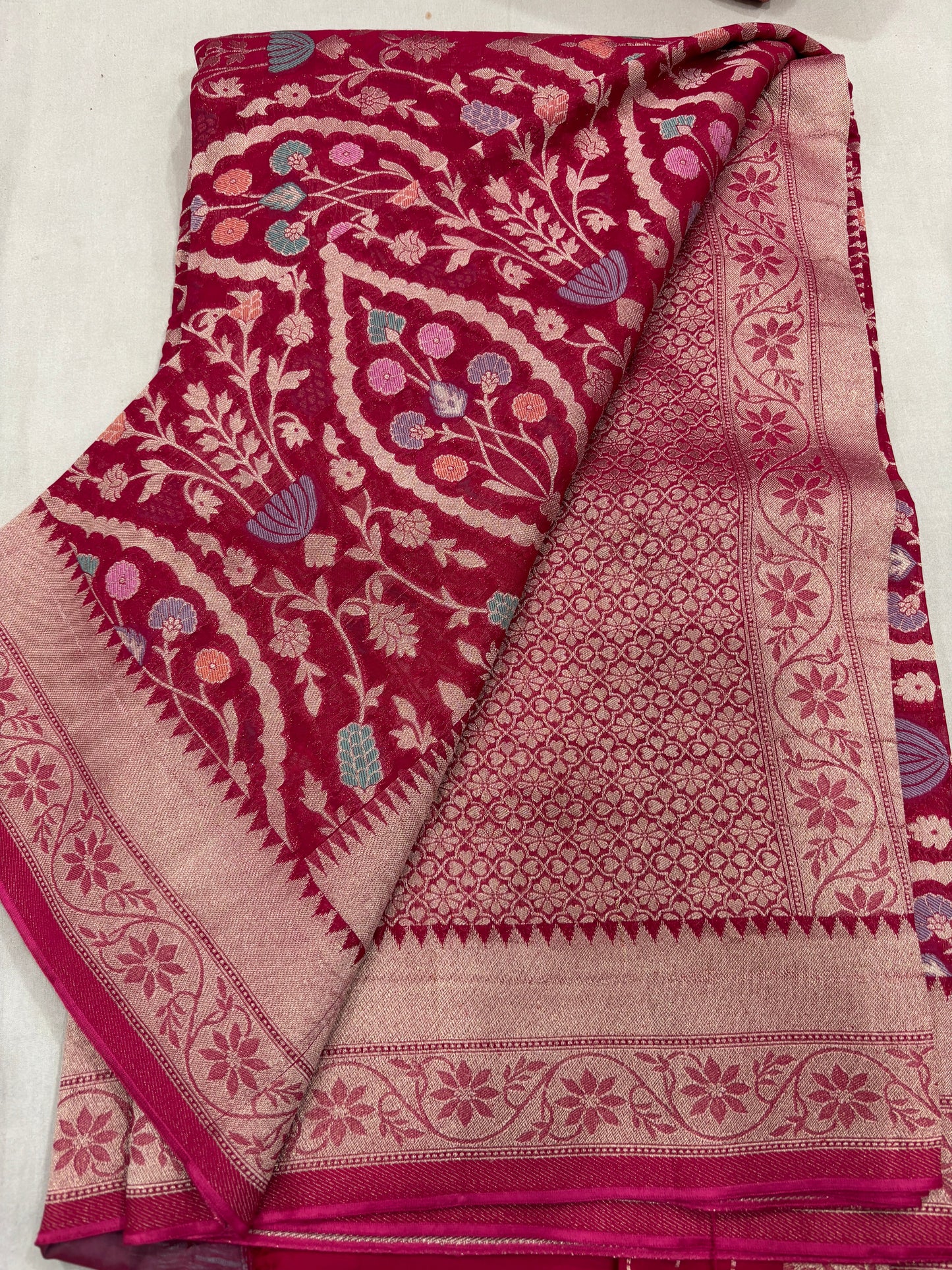 Red Semi Khaddi Georgette Banaras Sariย