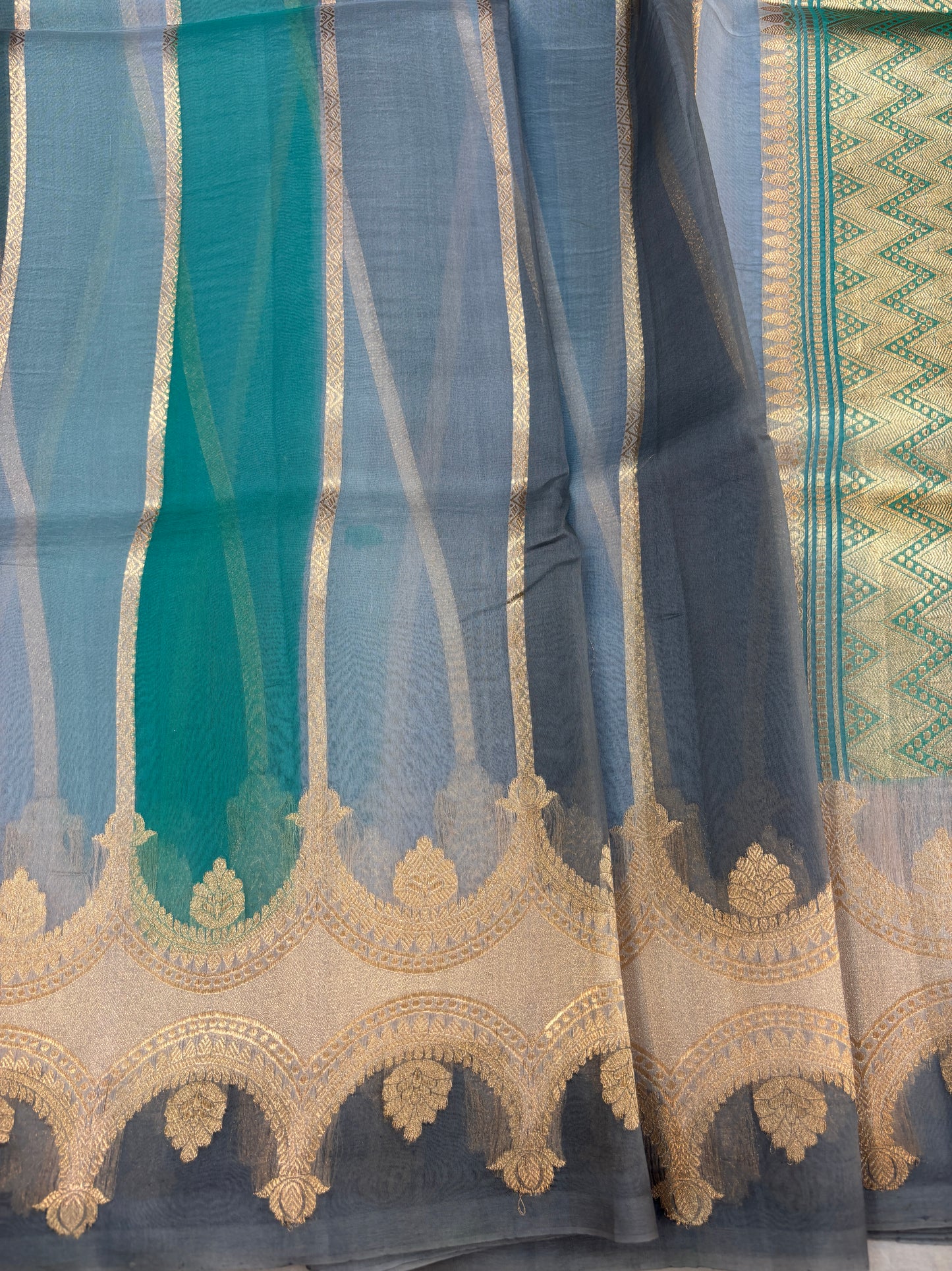Pure Kora Rungkaat Banarasi Handloom Saree