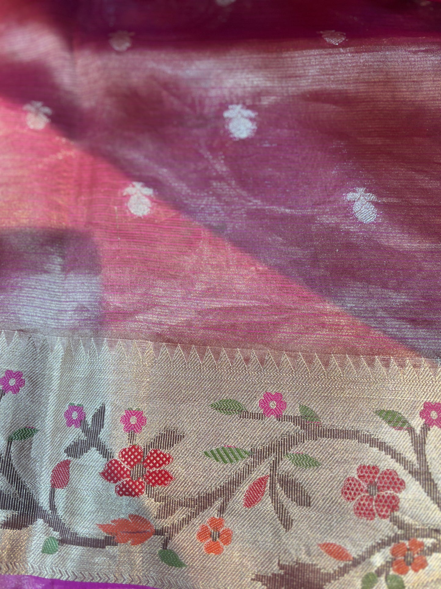 Mauve handloom saree with white floral motifs and beige decorative border