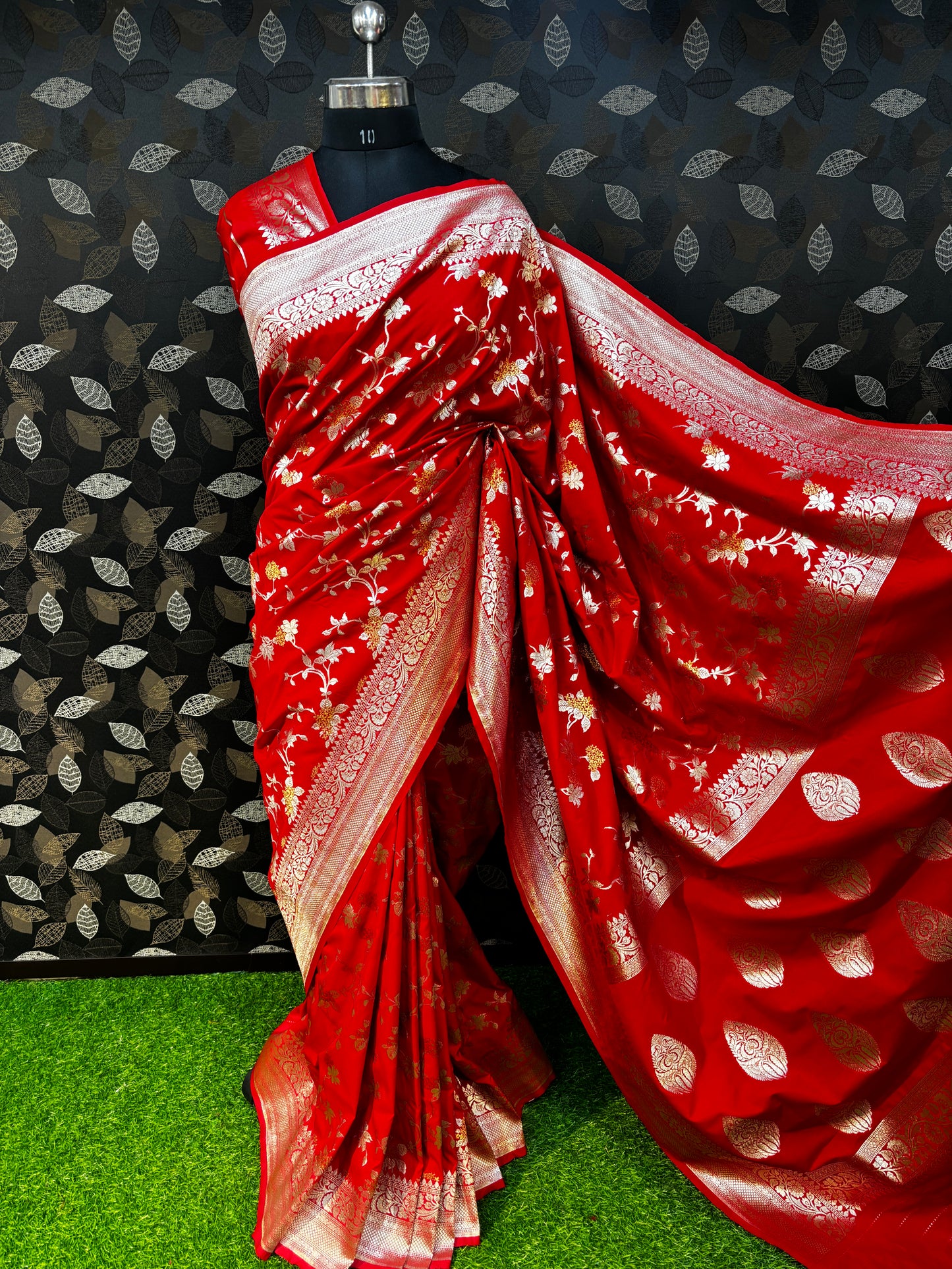 Red Semi Katan Banarasi Handloom Saree - Rungkaat