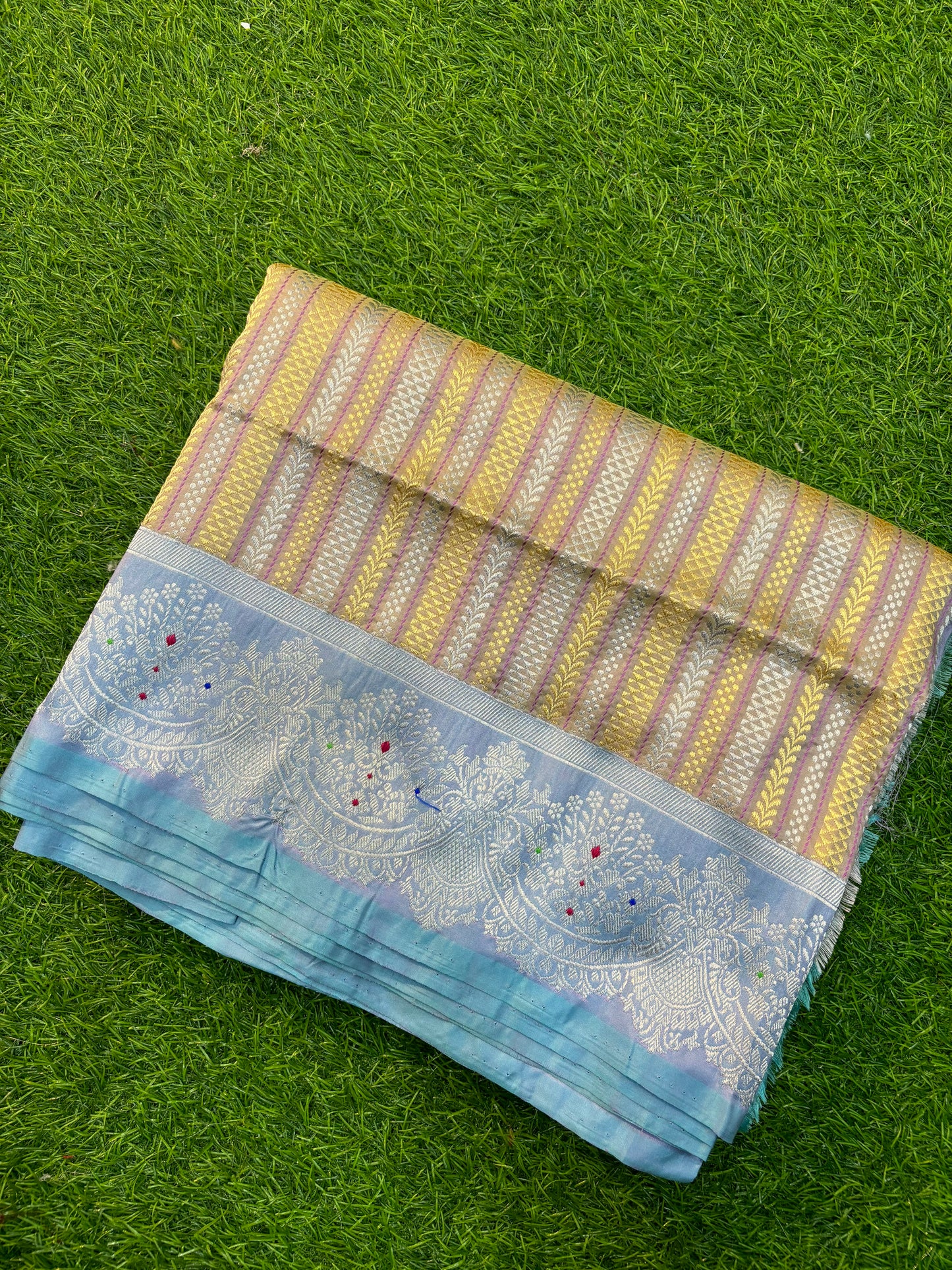 Light Mehendi Green Pure Katan Strips With Scollops Border Banarasi Handloom Saree - Rungkaat