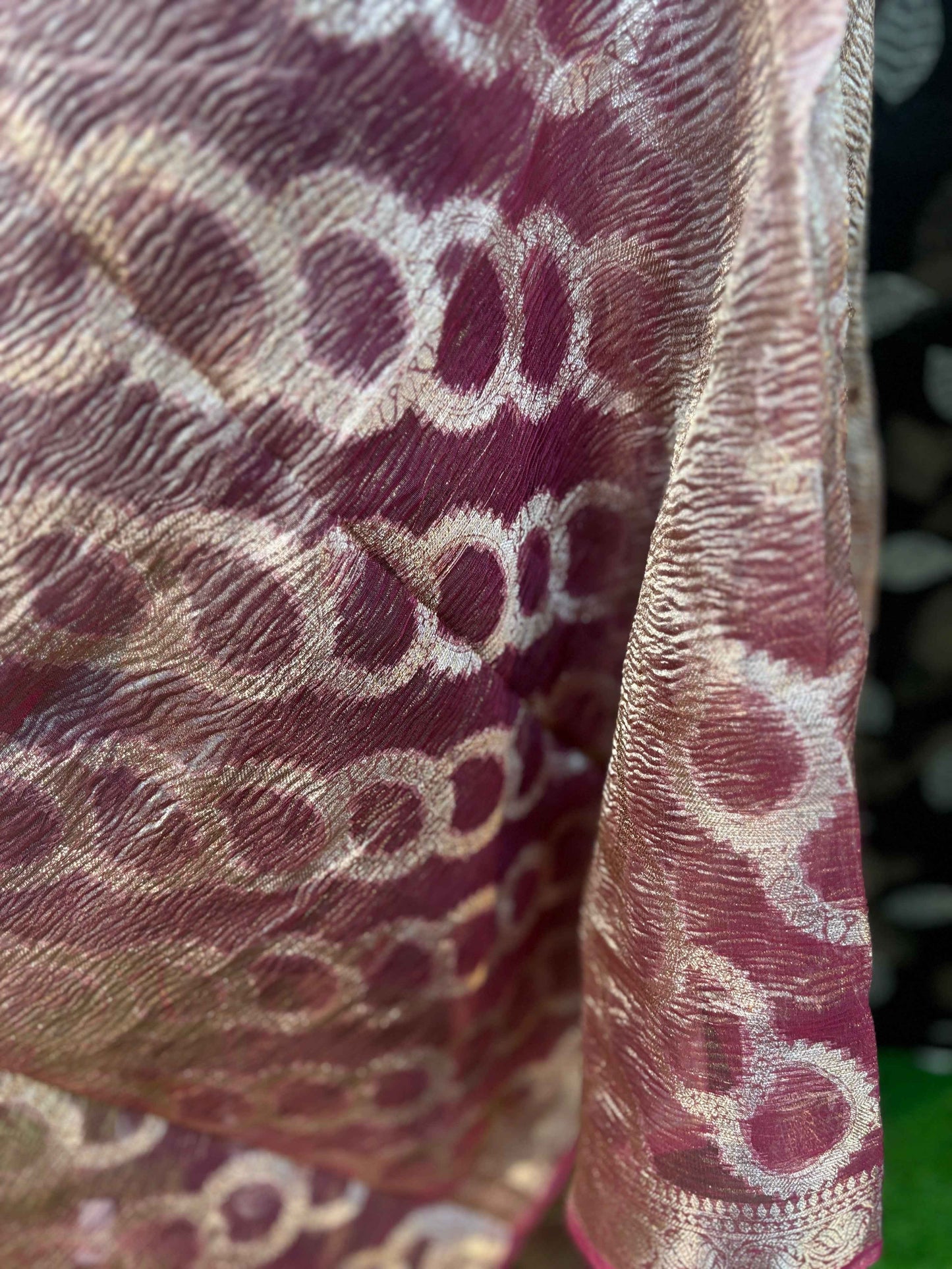 Kora tissue dupatta close-up of lattice maroon motifs on dusty rose with gold finish