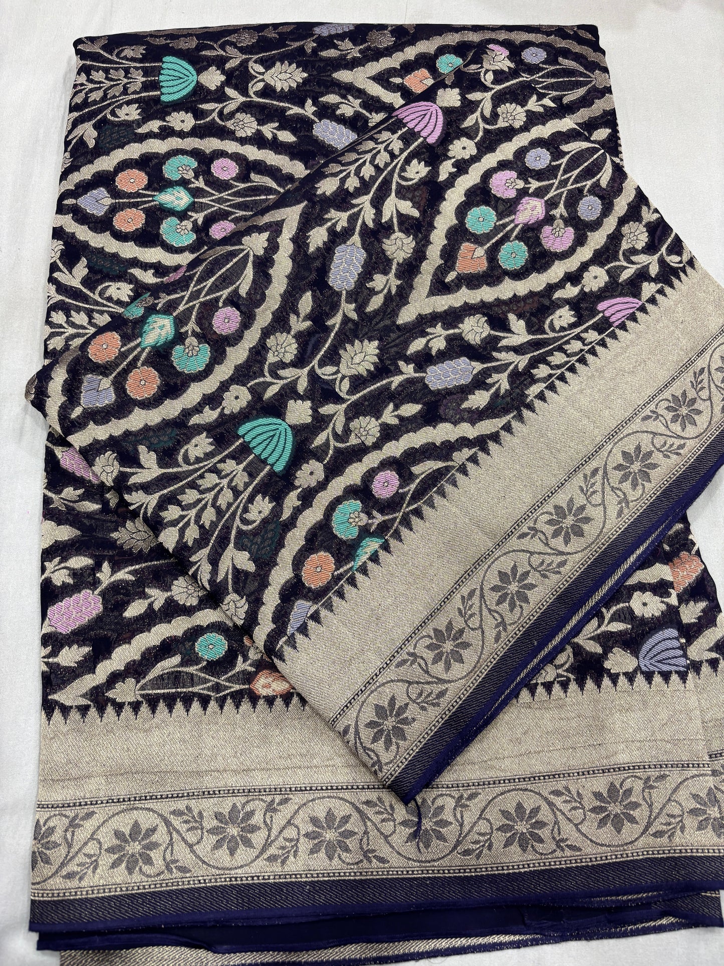 Semi Khaddi Georgette Banaras SariΒ