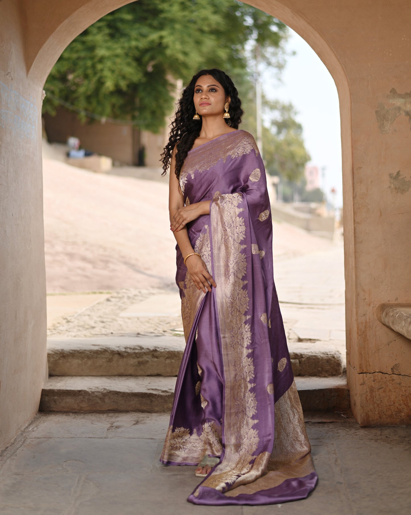 Dark Levendore Pure Mashru Kadhiyal Boota Banaras Handloom Saree