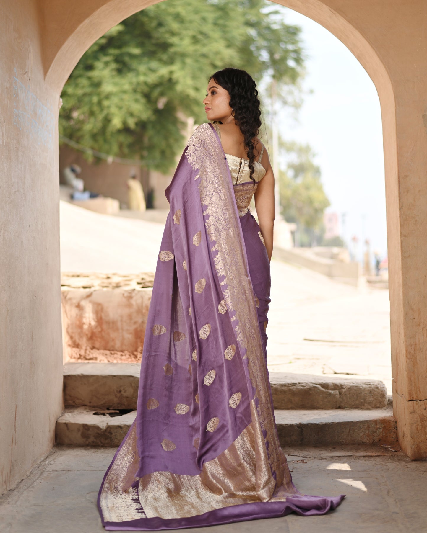 Dark Levendore Pure Mashru Kadhiyal Boota Banaras Handloom Saree