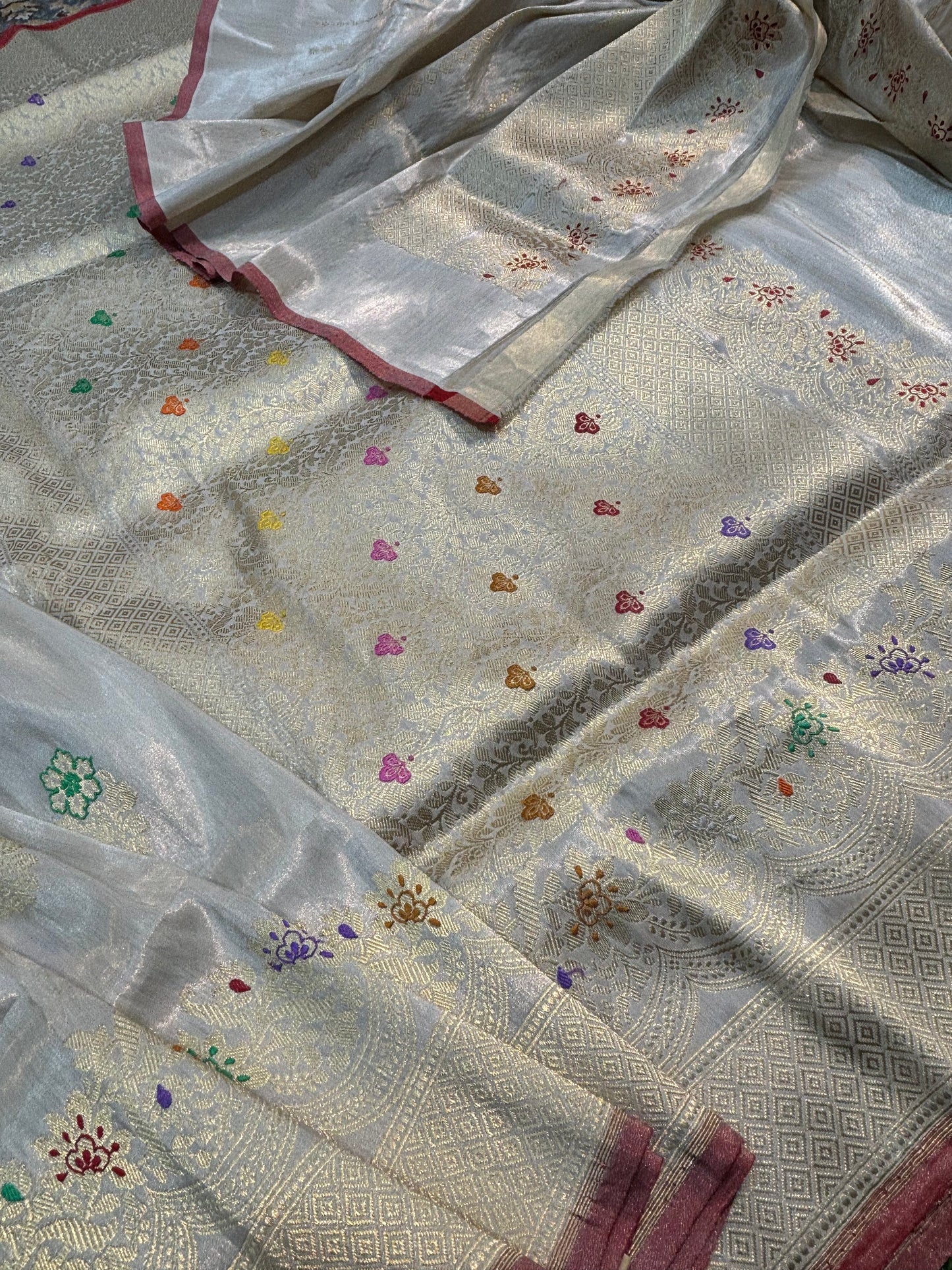 Exclusive White Pure Katan Tissue Flower Meena Boota Banarasi Handloom Saree