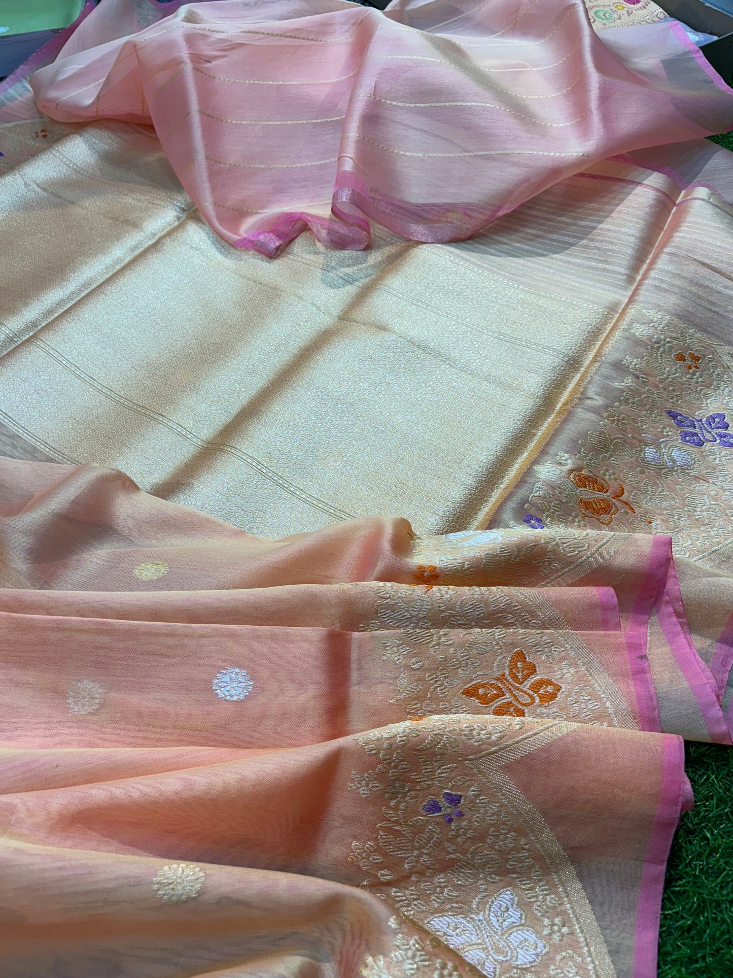 Exclusive Baby Pink Kaduwa Boota Katan Tissue With Scallop Border Banarasi Handloom Saree Saree - Rungkaat