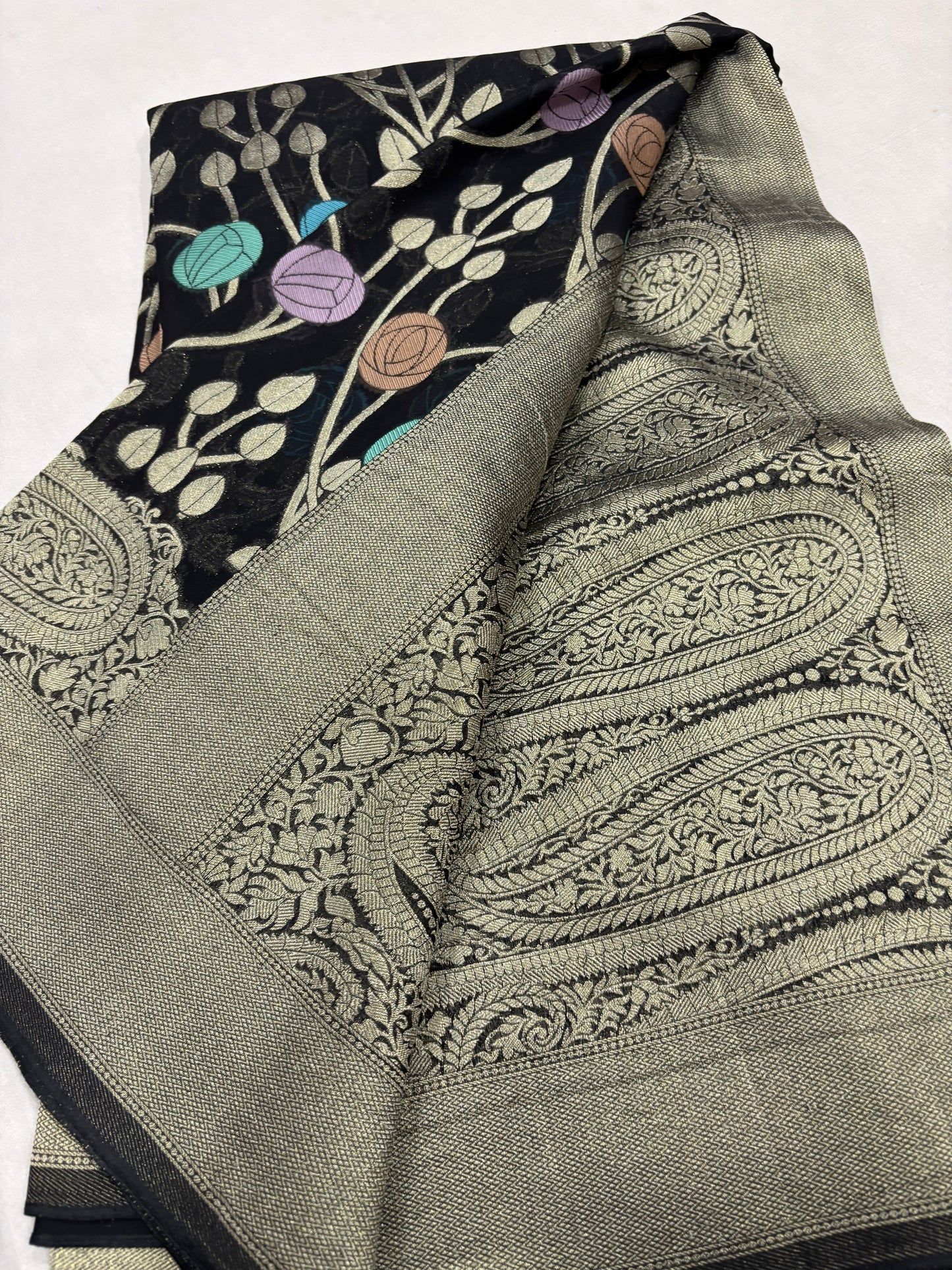 Semi Khaddi Georgette Banaras Sariย