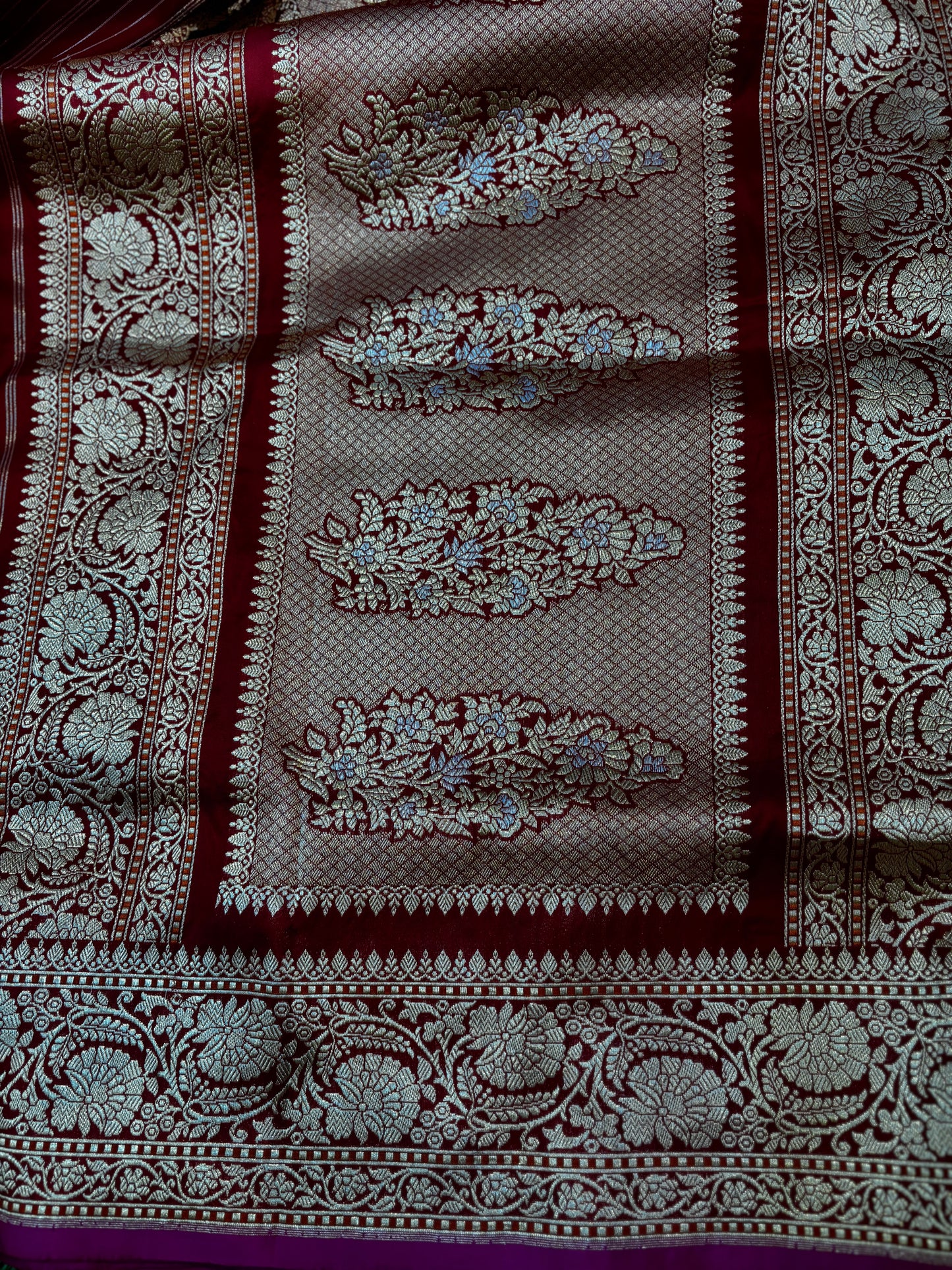 Exclusive Red pure Katan leaf boota Banarasi Handloom saree - Rungkaat