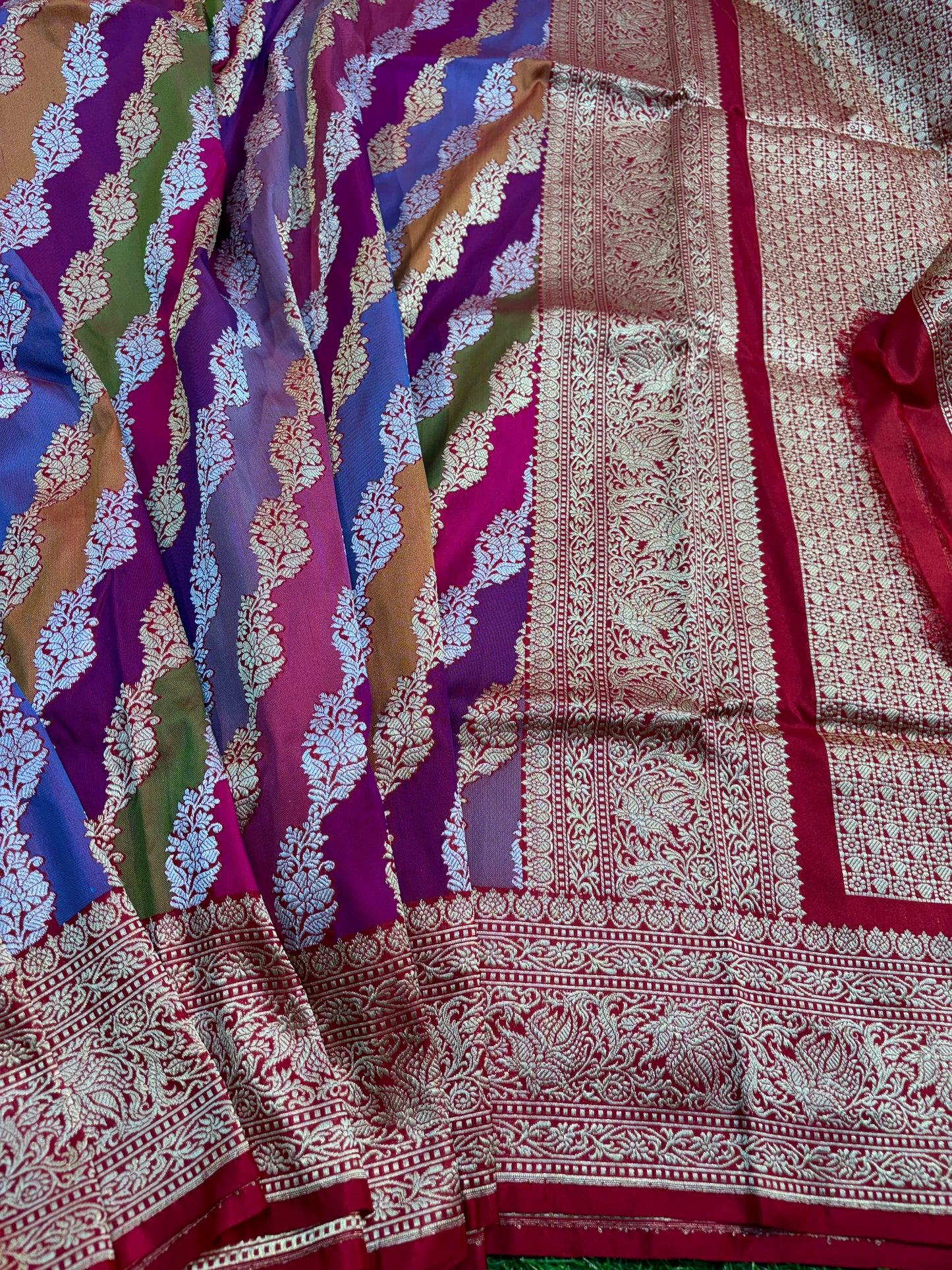 Rungkaat Katan Kadhiyal Banarasi Handloom Saree