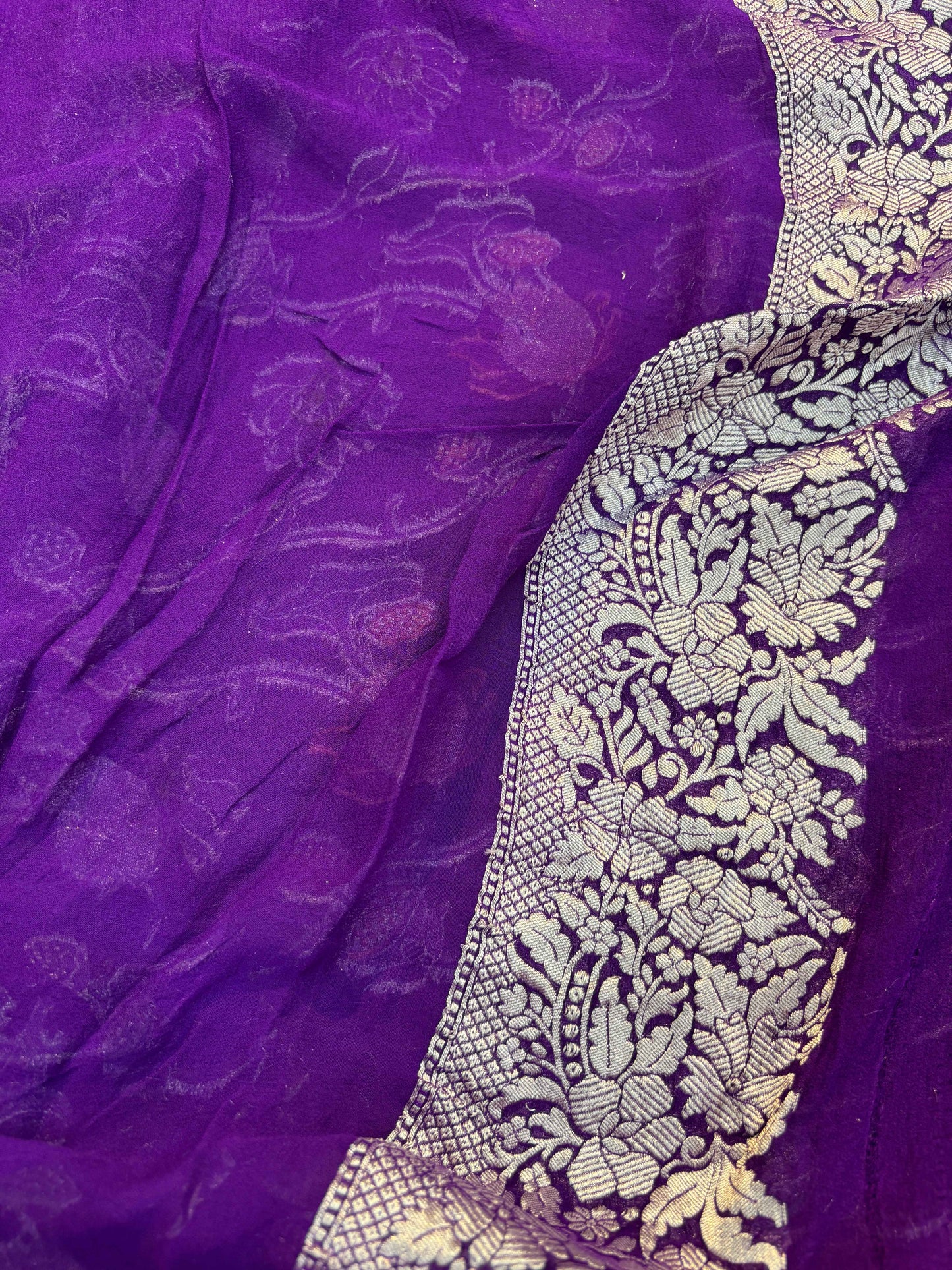 Purple saree pallu with ornate cream-and-gold embroidered border