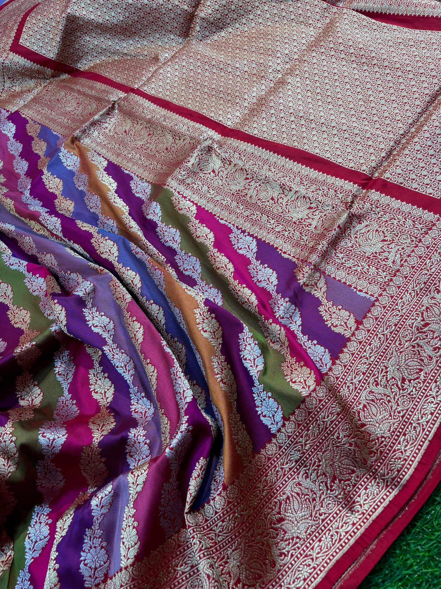 Rungkaat Katan Kadhiyal Banarasi Handloom Saree