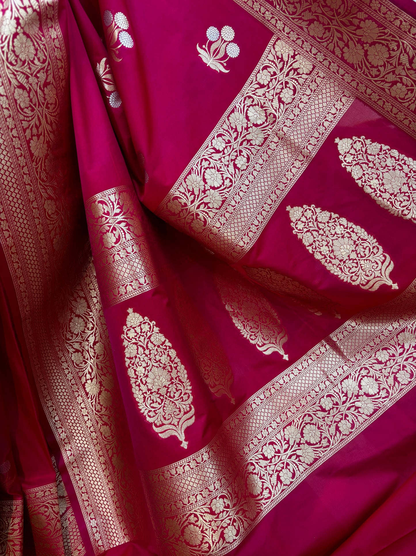 Red Semi katan Silk designer Banarasi Handloom Saree - Rungkaat