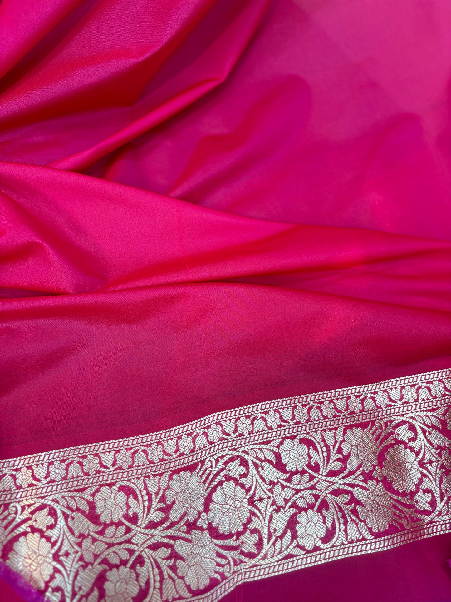 Red Semi katan Silk designer Banarasi Handloom Saree - Rungkaat