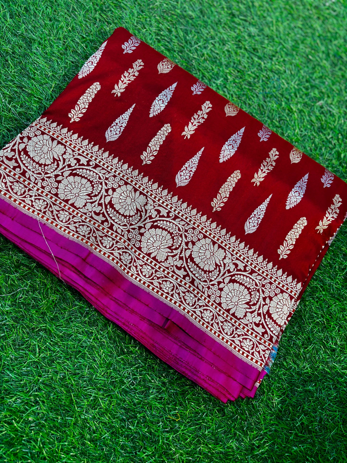 Exclusive Red pure Katan leaf boota Banarasi Handloom saree