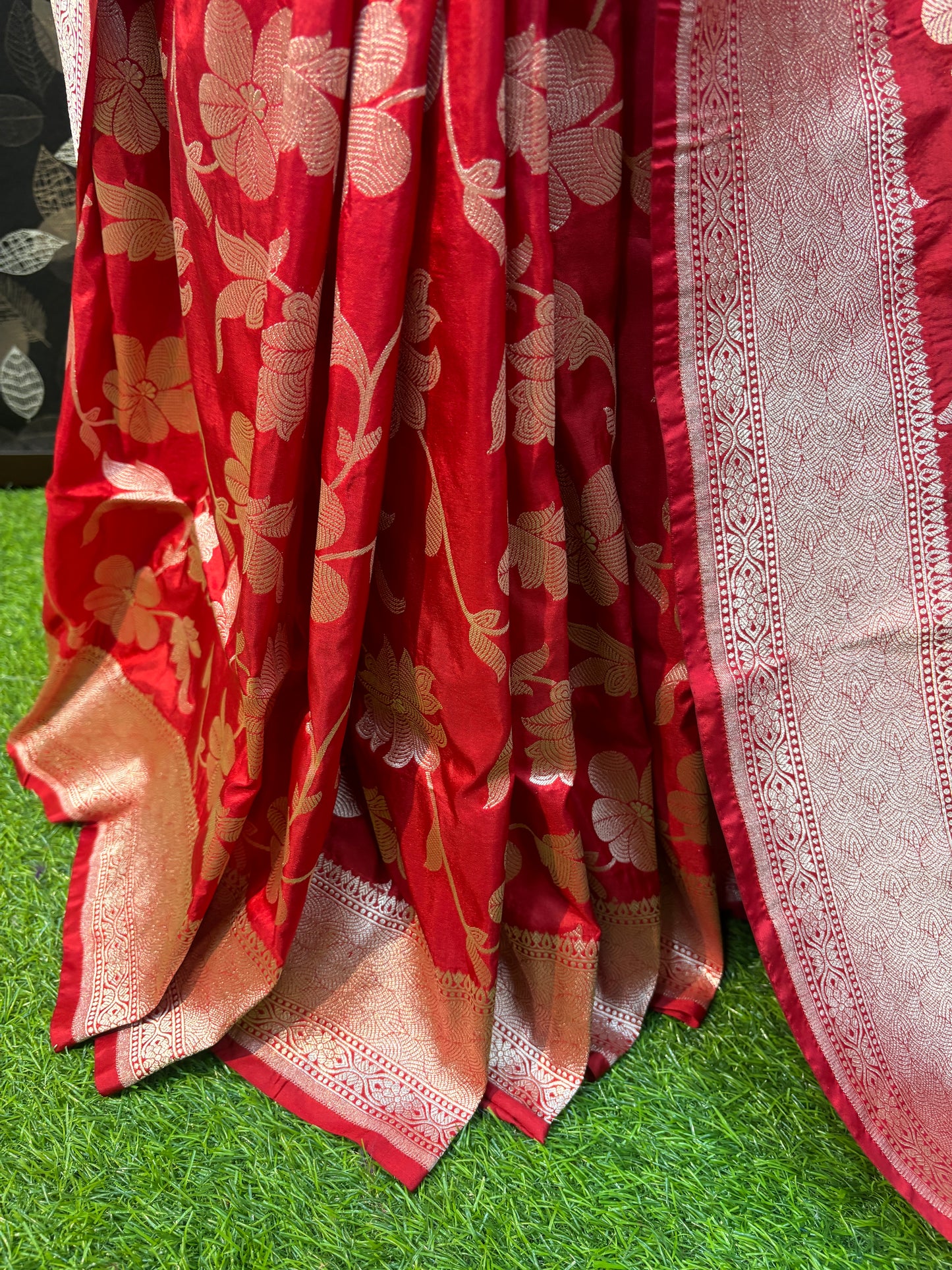 Red Pure Katan Kadhiyal Banarasi Handloom Saree