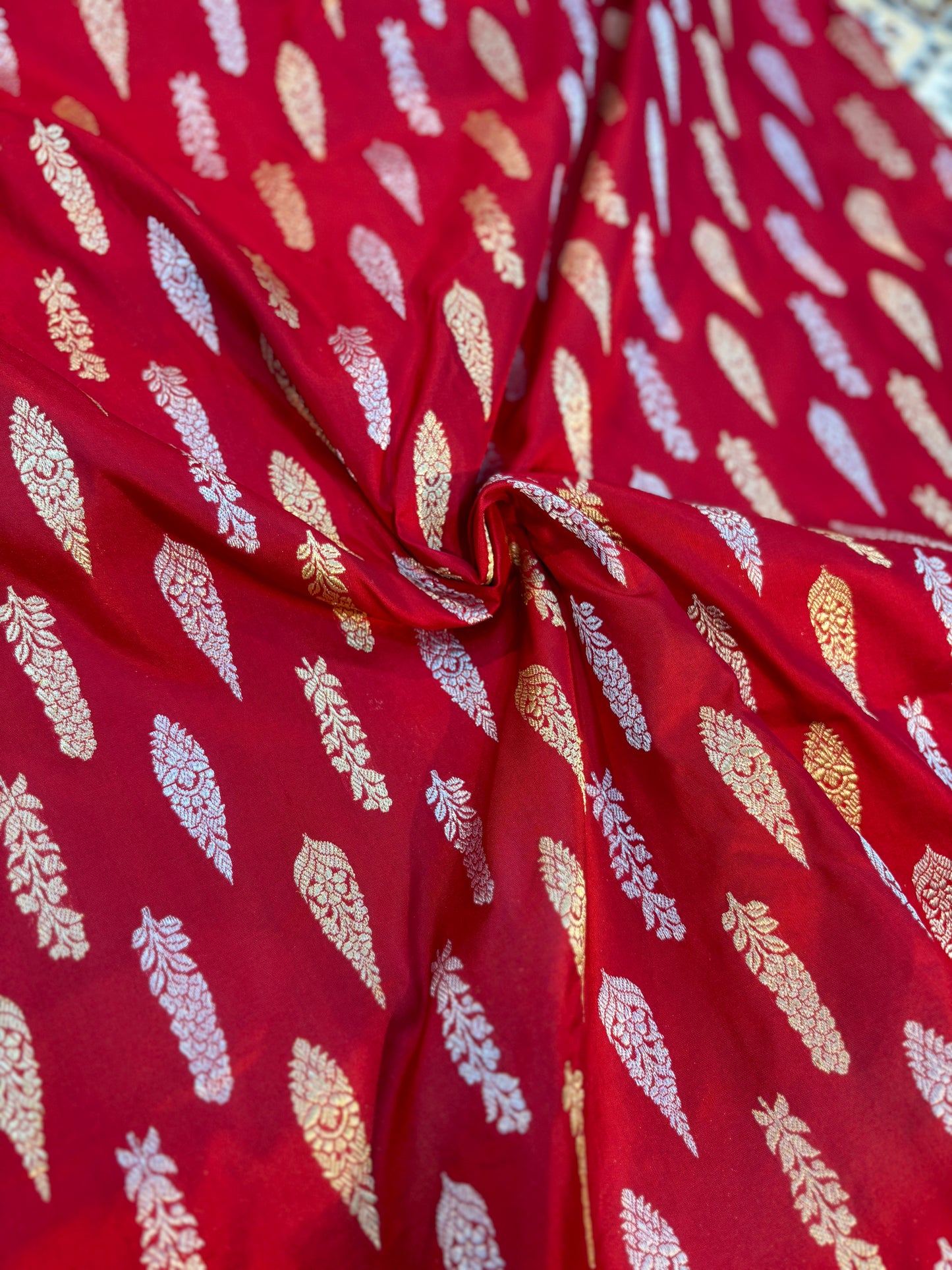 Exclusive Red pure Katan leaf boota Banarasi Handloom saree