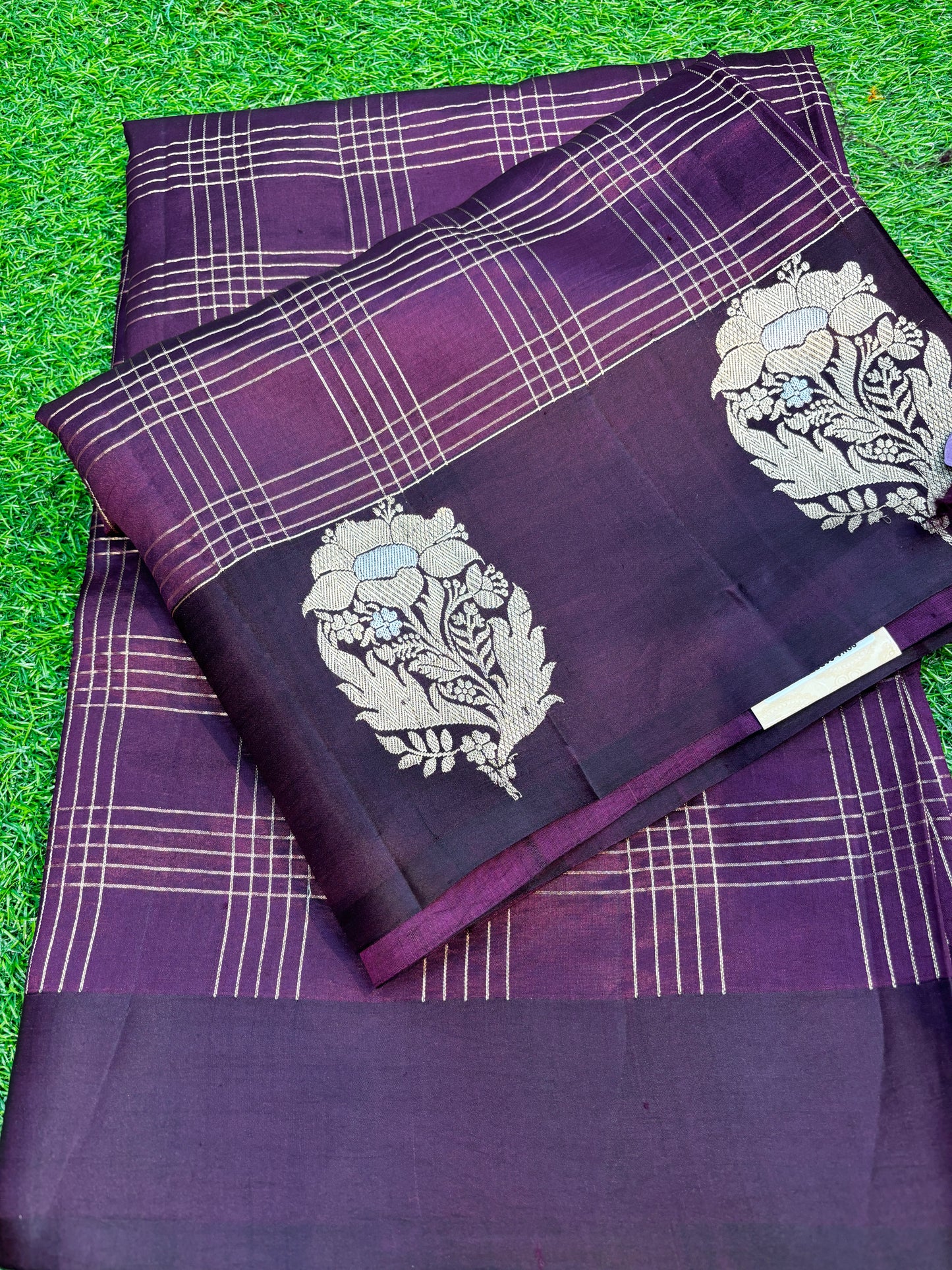 Dark Wine Braun Pure Raw Mango Banarasi Handloom Saree