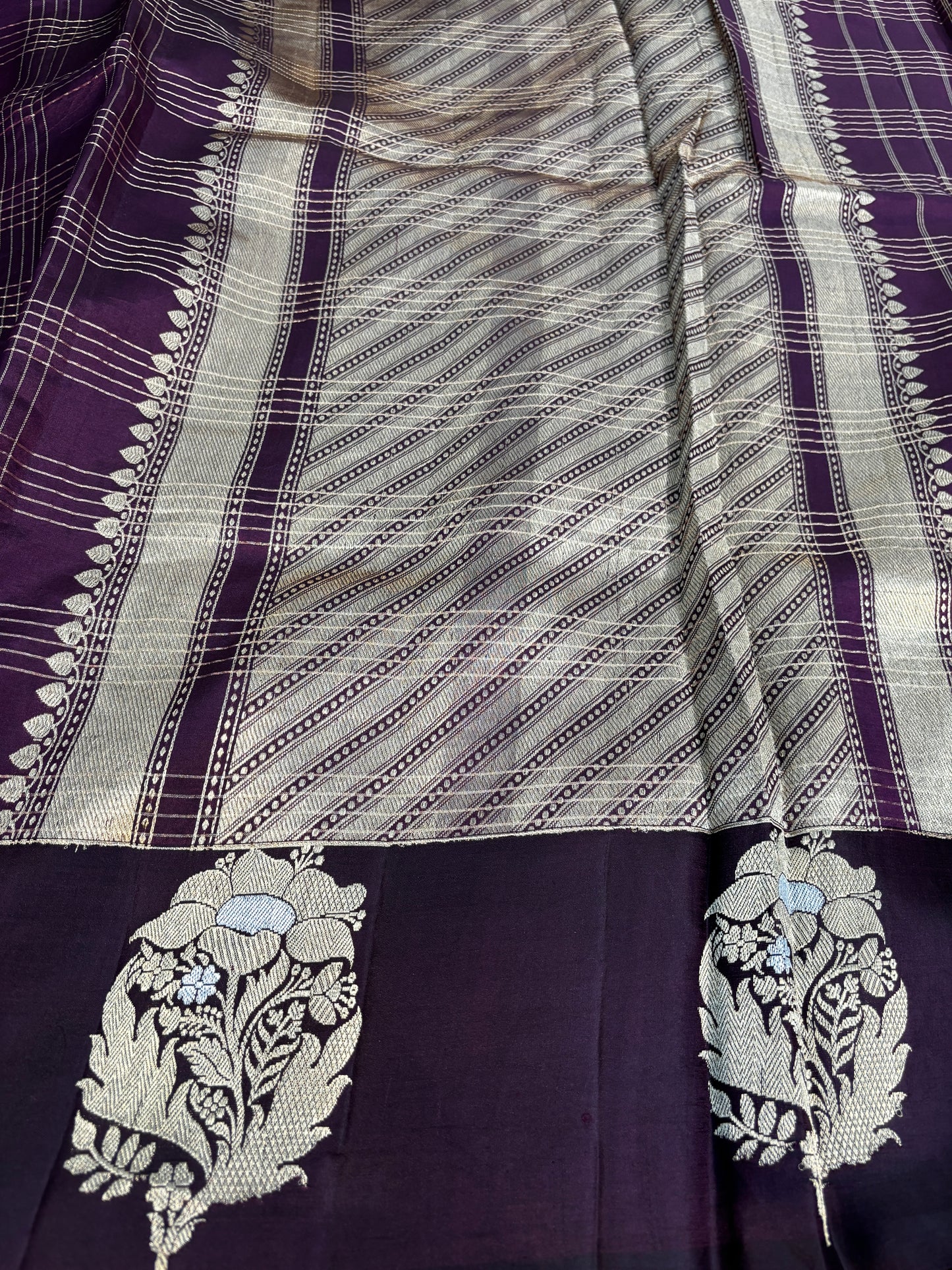 Dark Wine Braun Pure Raw Mango Banarasi Handloom Saree