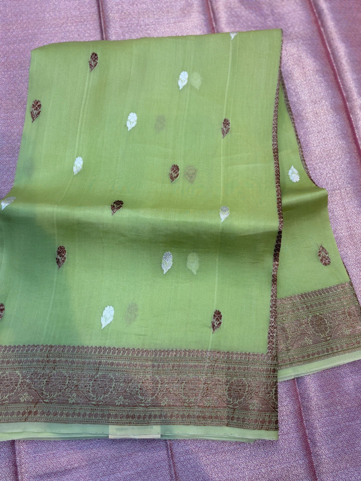 Lemon Green pure Kora Antique Zari Banarasi Handloom Saree