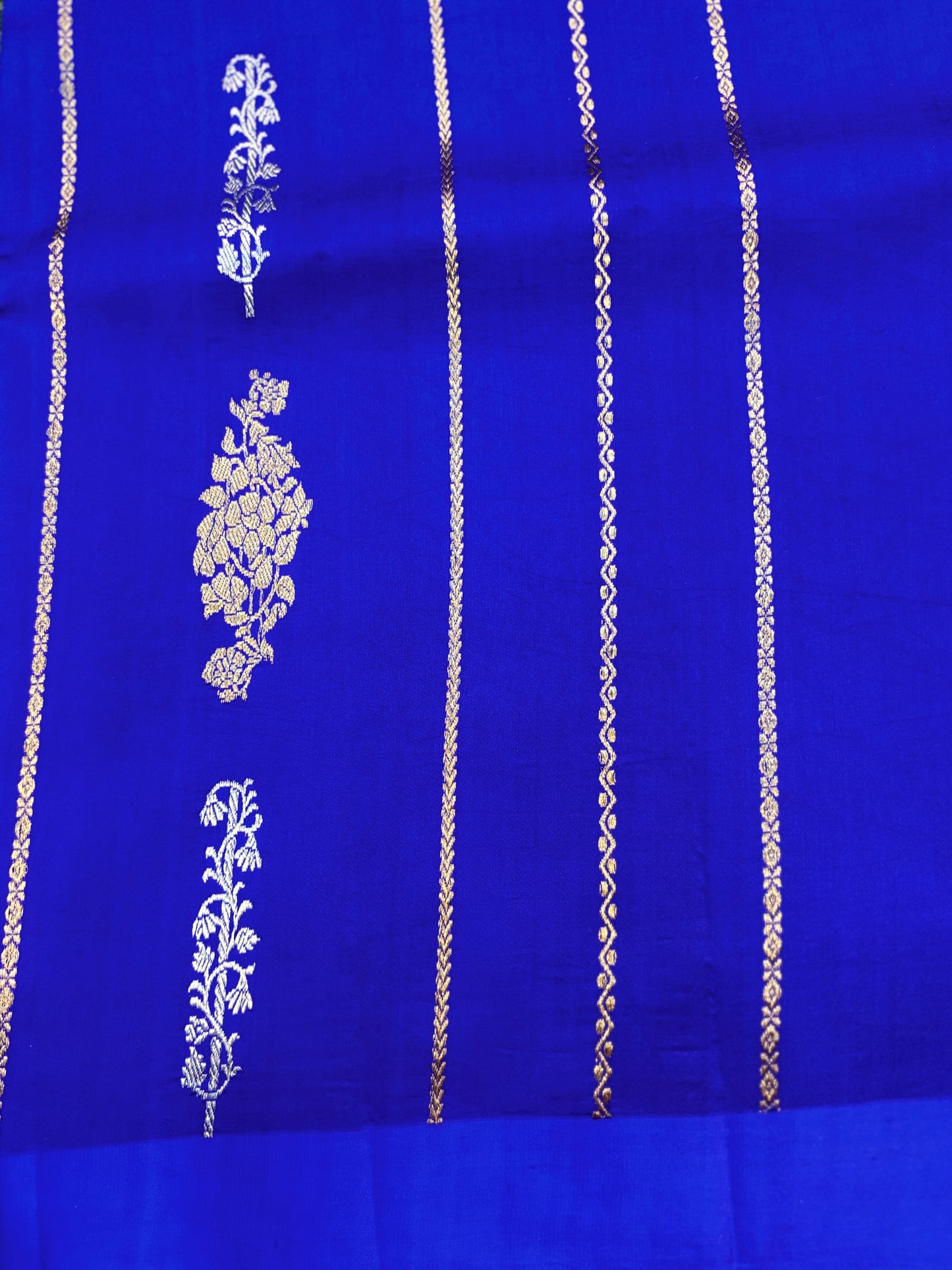 Dark Blue Pure Raw Mango Banarasi Handloom Saree