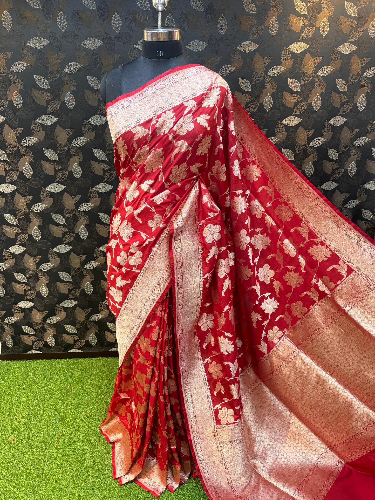 Red Pure Katan Kadhiyal Banarasi Handloom Saree