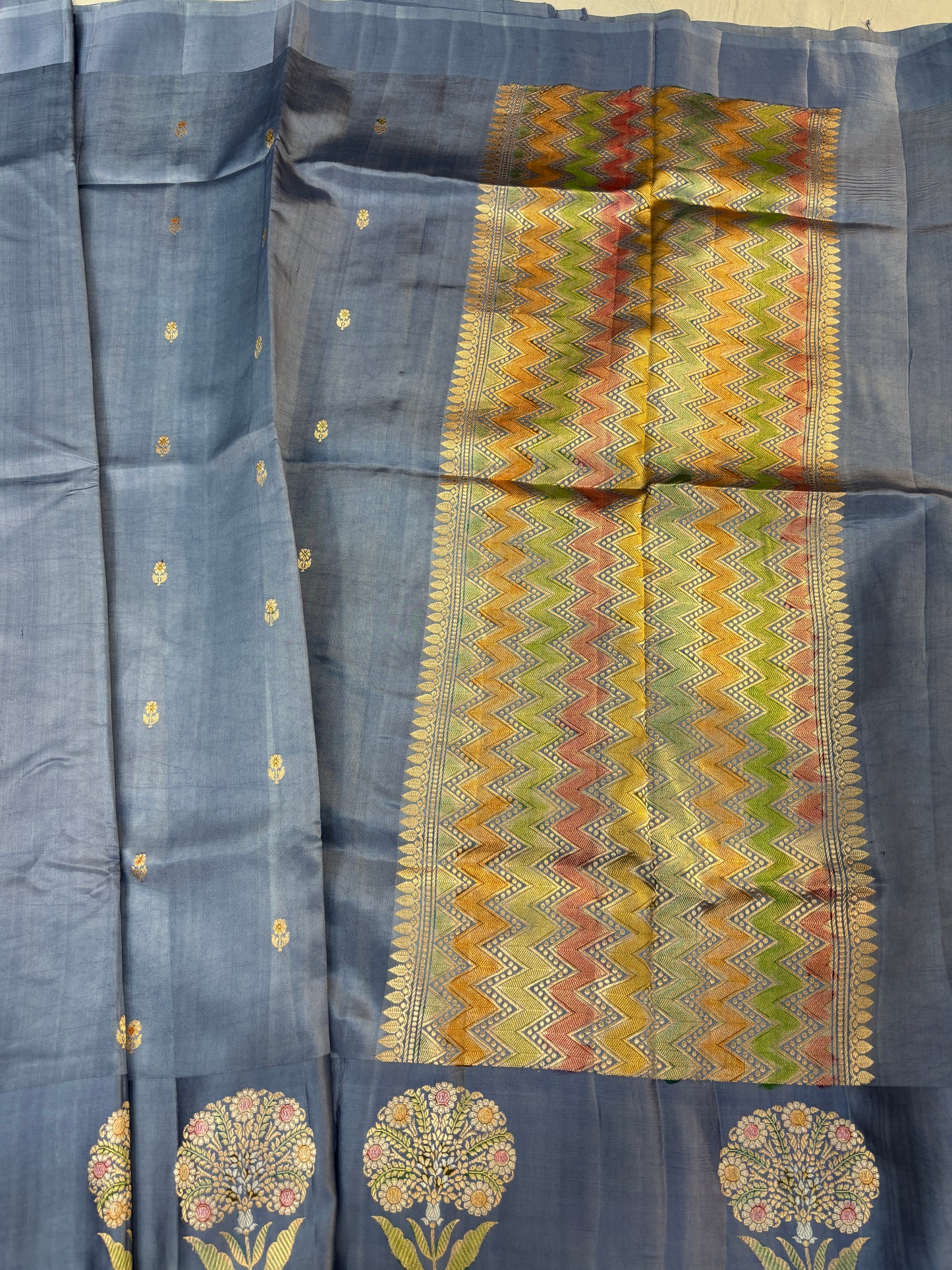 Pure Katan Light Weight Raw Mango Banarasi Handloom Saree