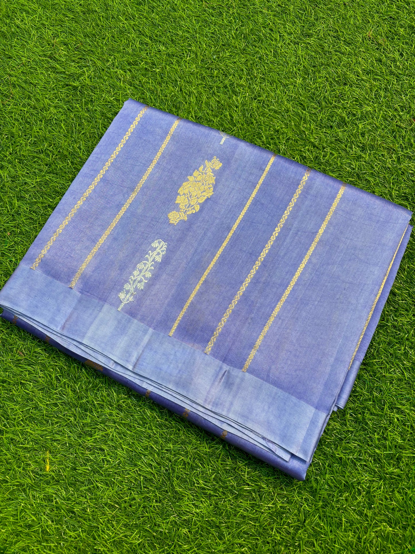 Light Blue Raw Mango Ada Kadhiyal Banarasi Handloom Saree