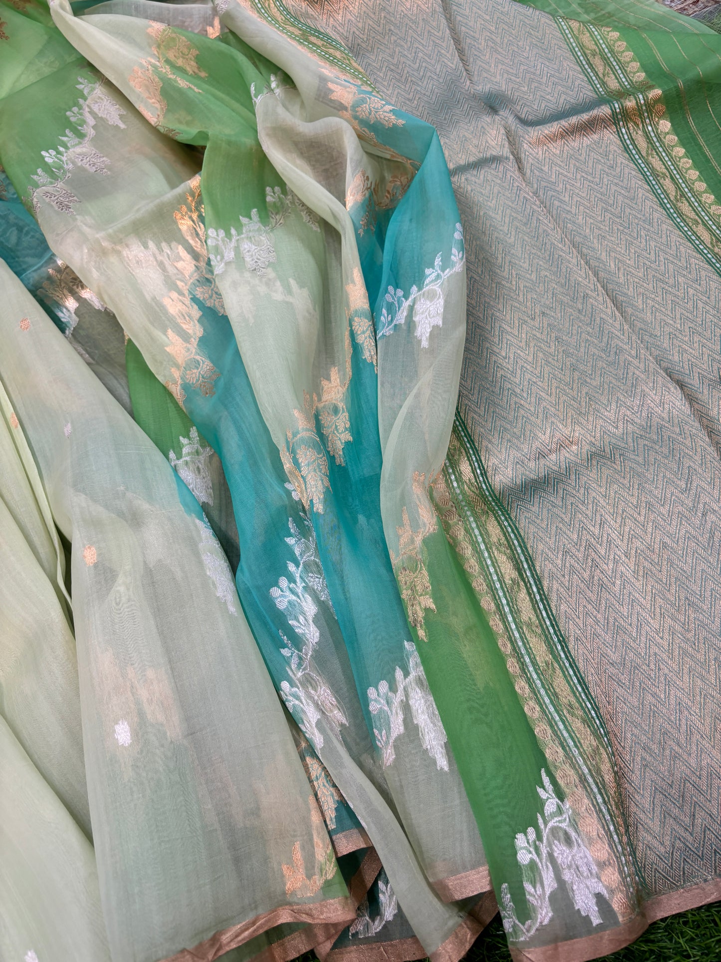 Lemon Green Pure Kora Katan Rungkaat Banarasi Handloom Saree