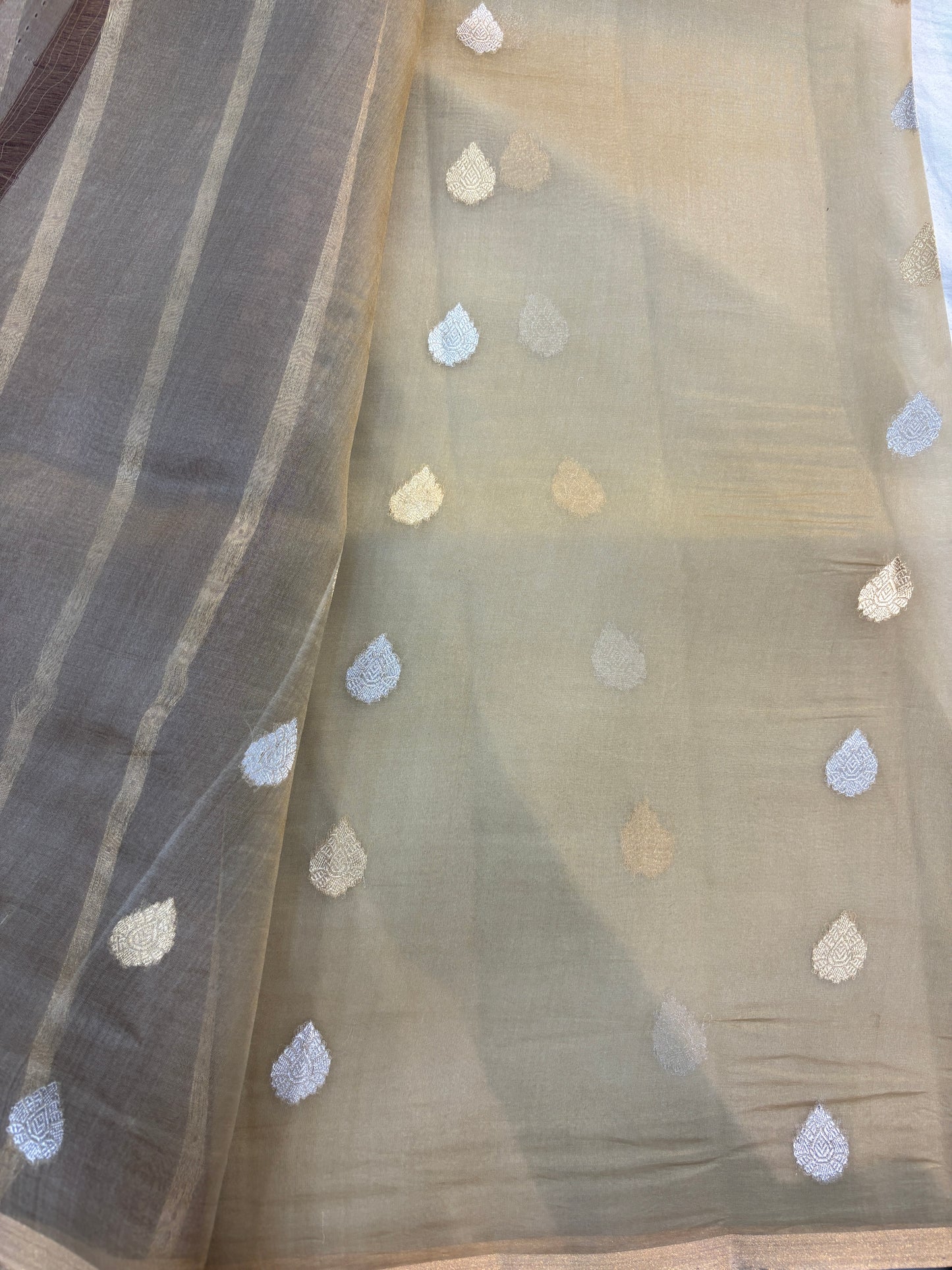 Pure Kora Rangkaat Banarasi Handloom Saree