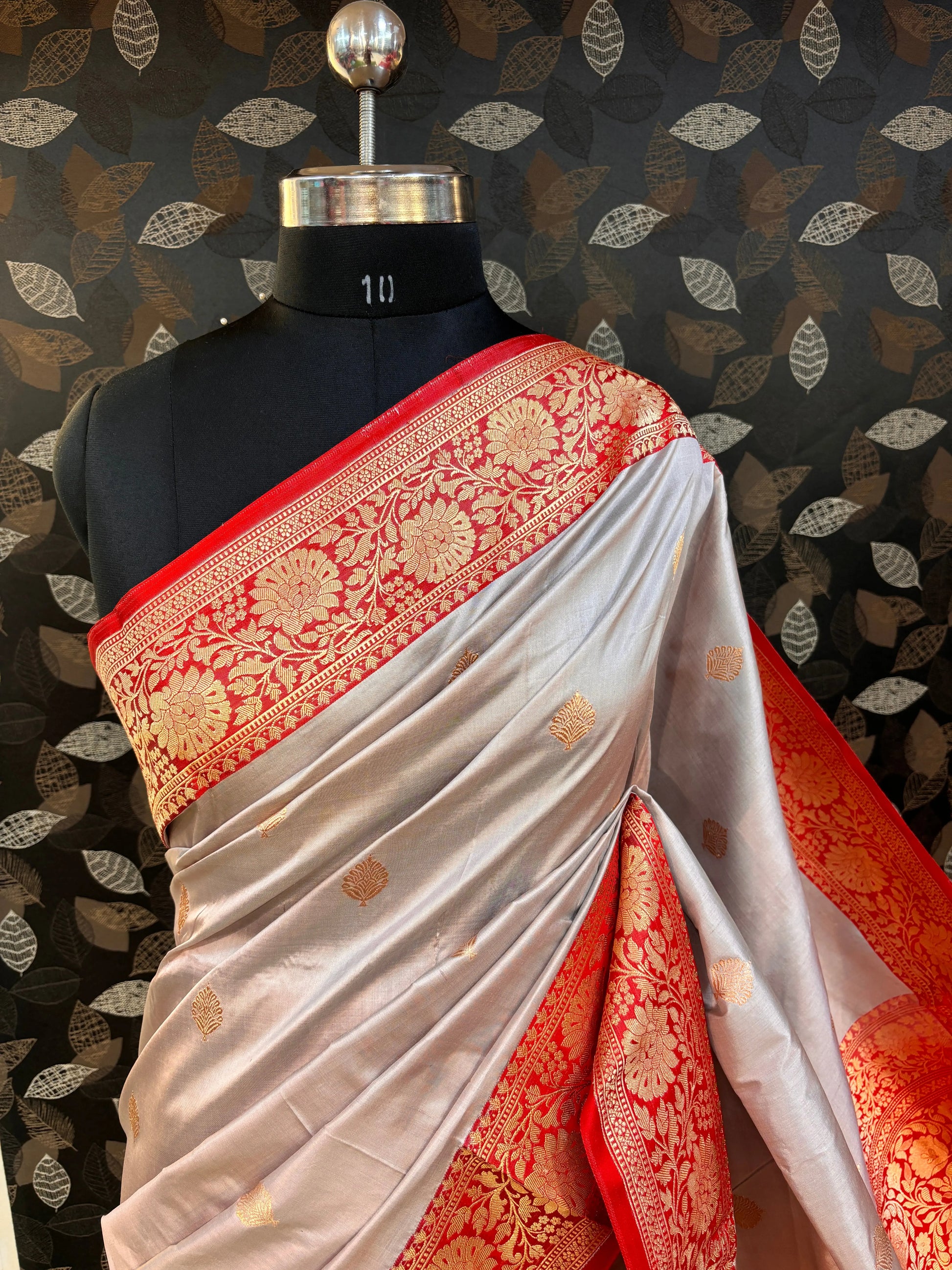 Creamy White Pure Katan Kadhiyal Meenakari Banarasi Handloom Sareee - Rungkaat