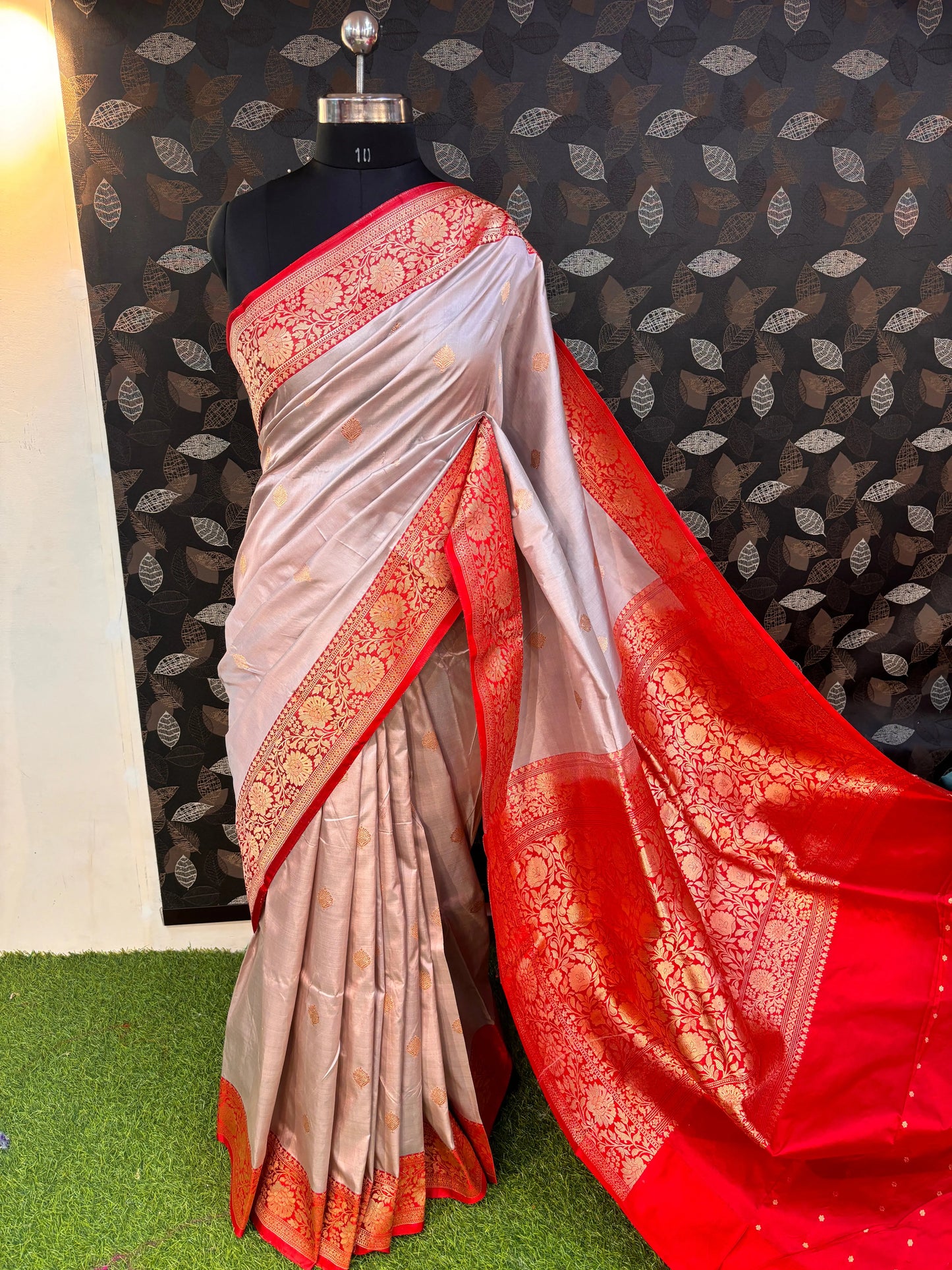 Creamy White Pure Katan Kadhiyal Meenakari Banarasi Handloom Sareee - Rungkaat