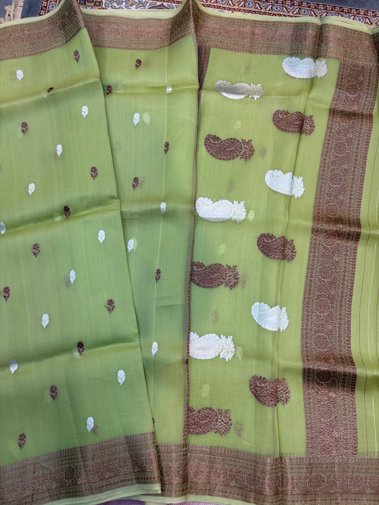 Lemon Green pure Kora Antique Zari Banarasi Handloom Saree