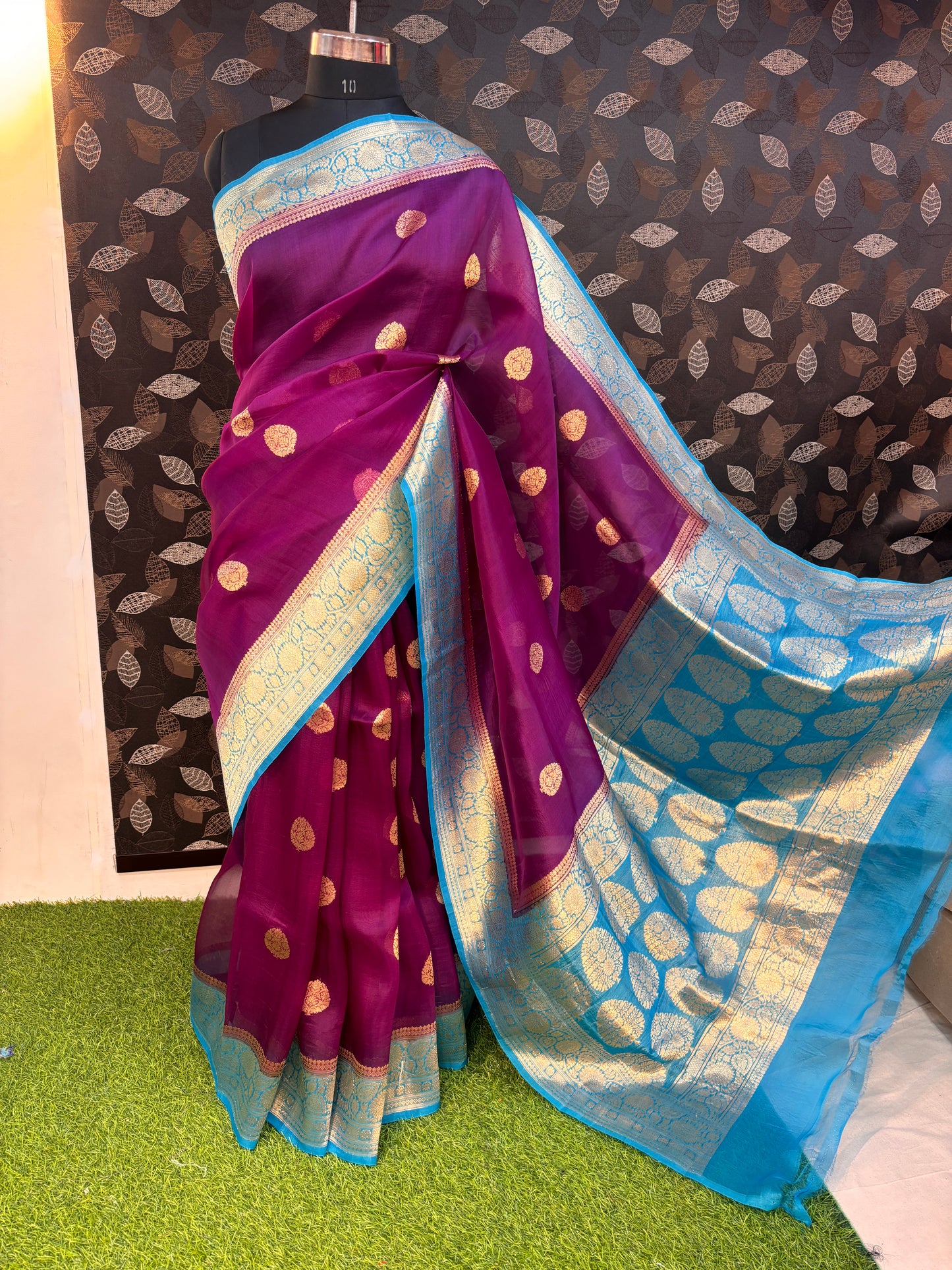 Purple Katan Kadhiyal Boota Banarasi Handloom Saree