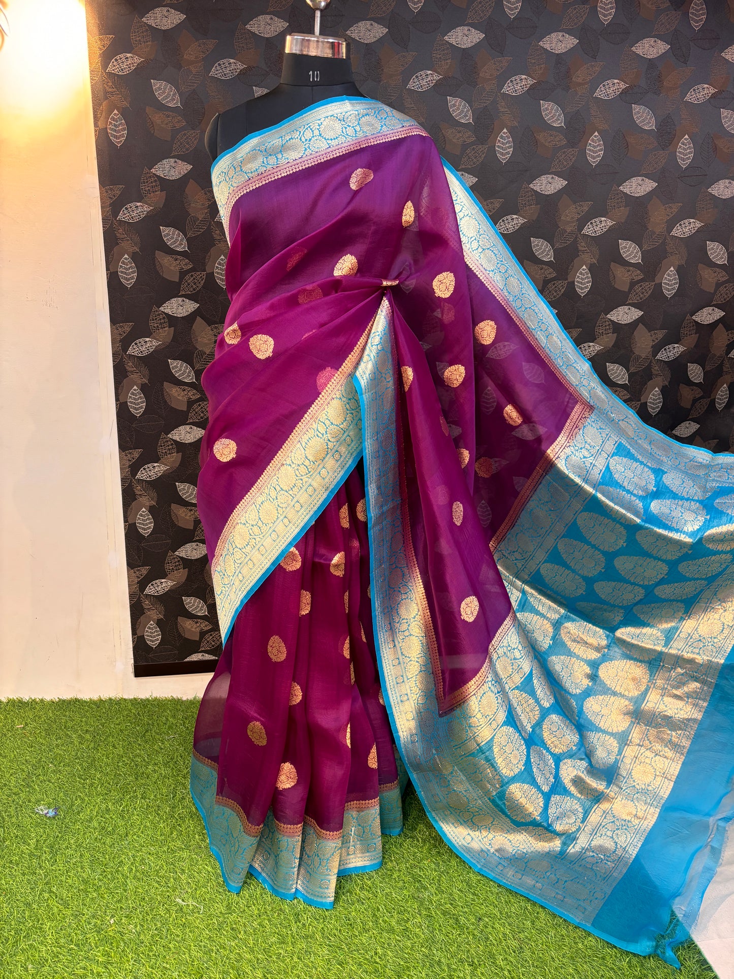 Purple Katan Kadhiyal Boota Banarasi Handloom Saree