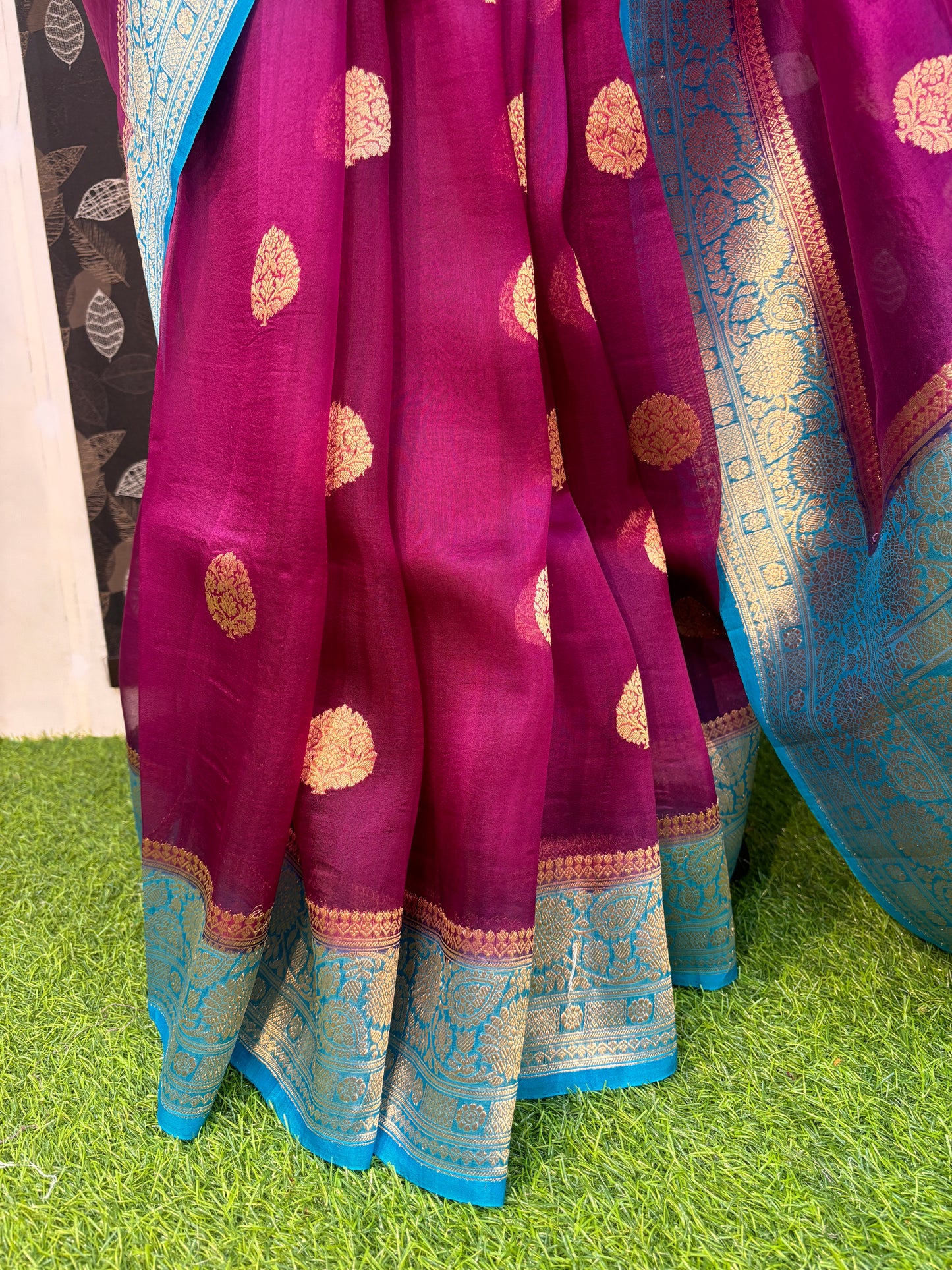 Purple Katan Kadhiyal Boota Banarasi Handloom Saree