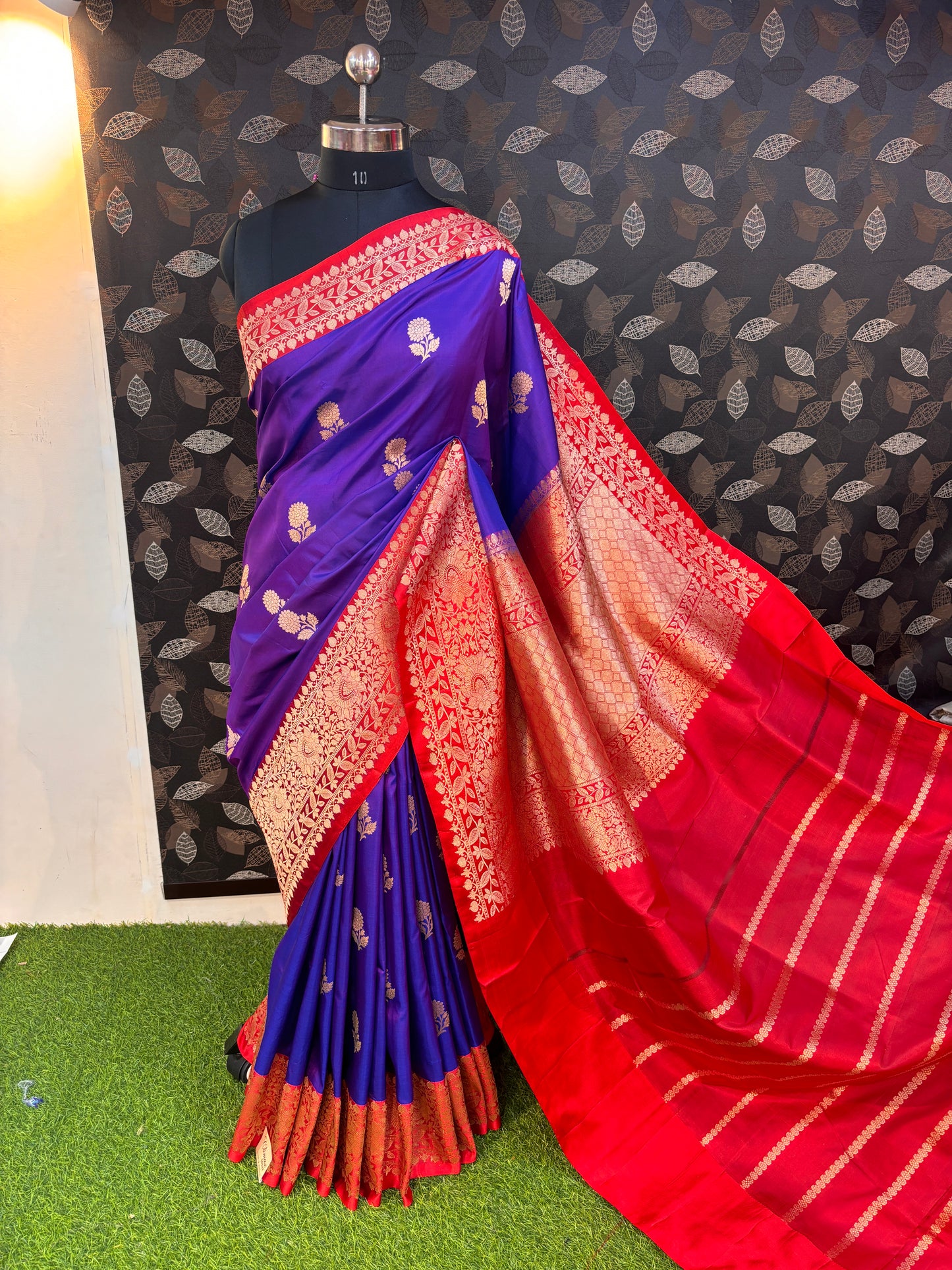 Purple Red Pure Katan Kadhiyal Boota Banarasi Handloom Saree