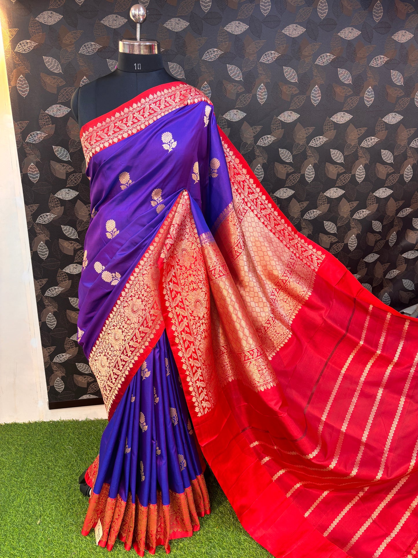 Purple Red Pure Katan Kadhiyal Boota Banarasi Handloom Saree