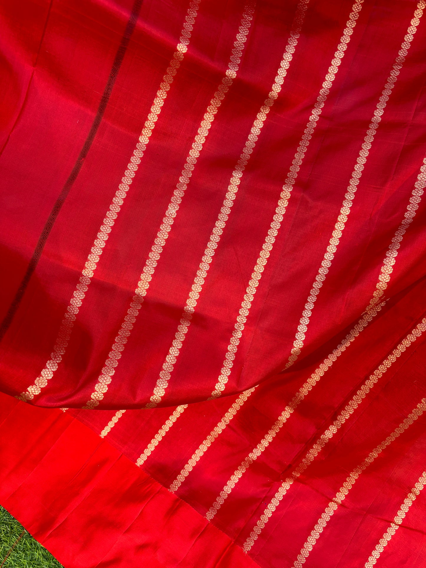 Purple Red Pure Katan Kadhiyal Boota Banarasi Handloom Saree