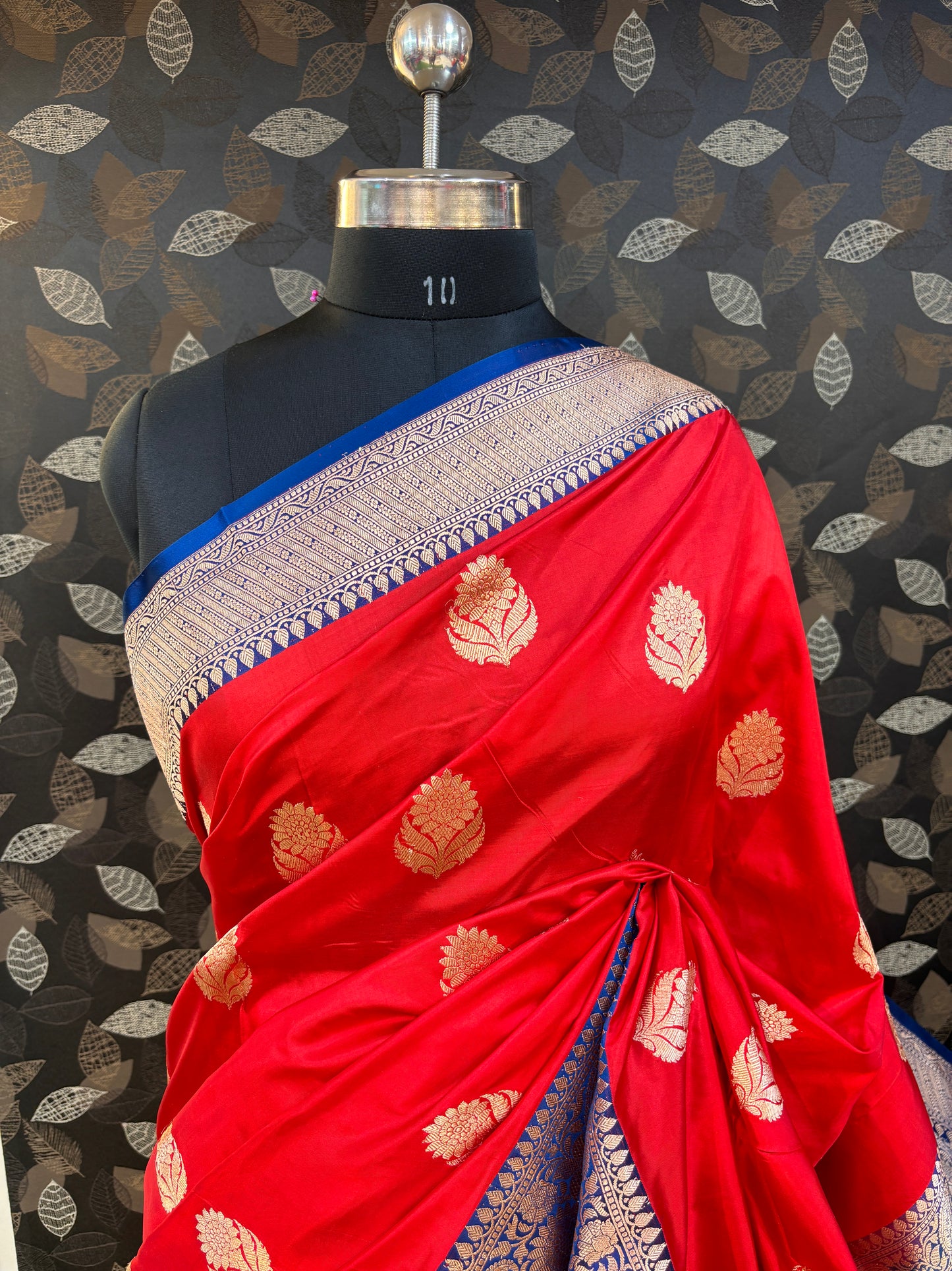 Red Pure katan Kadhiyal Boota Banarasi Handloom Saree