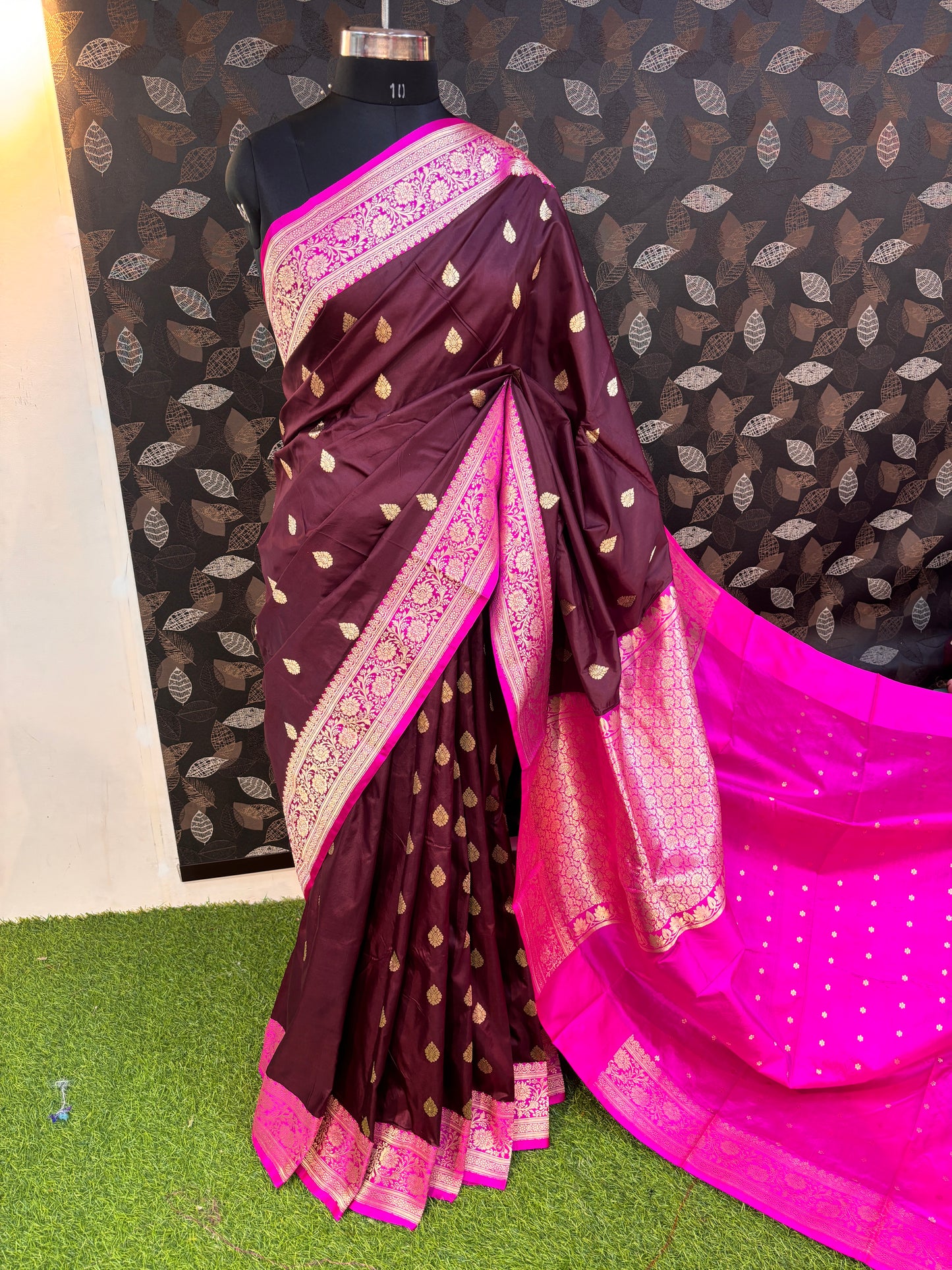 Dark Wine Pure Katan Kadhiyal Boota Banarasi Handloom Saree